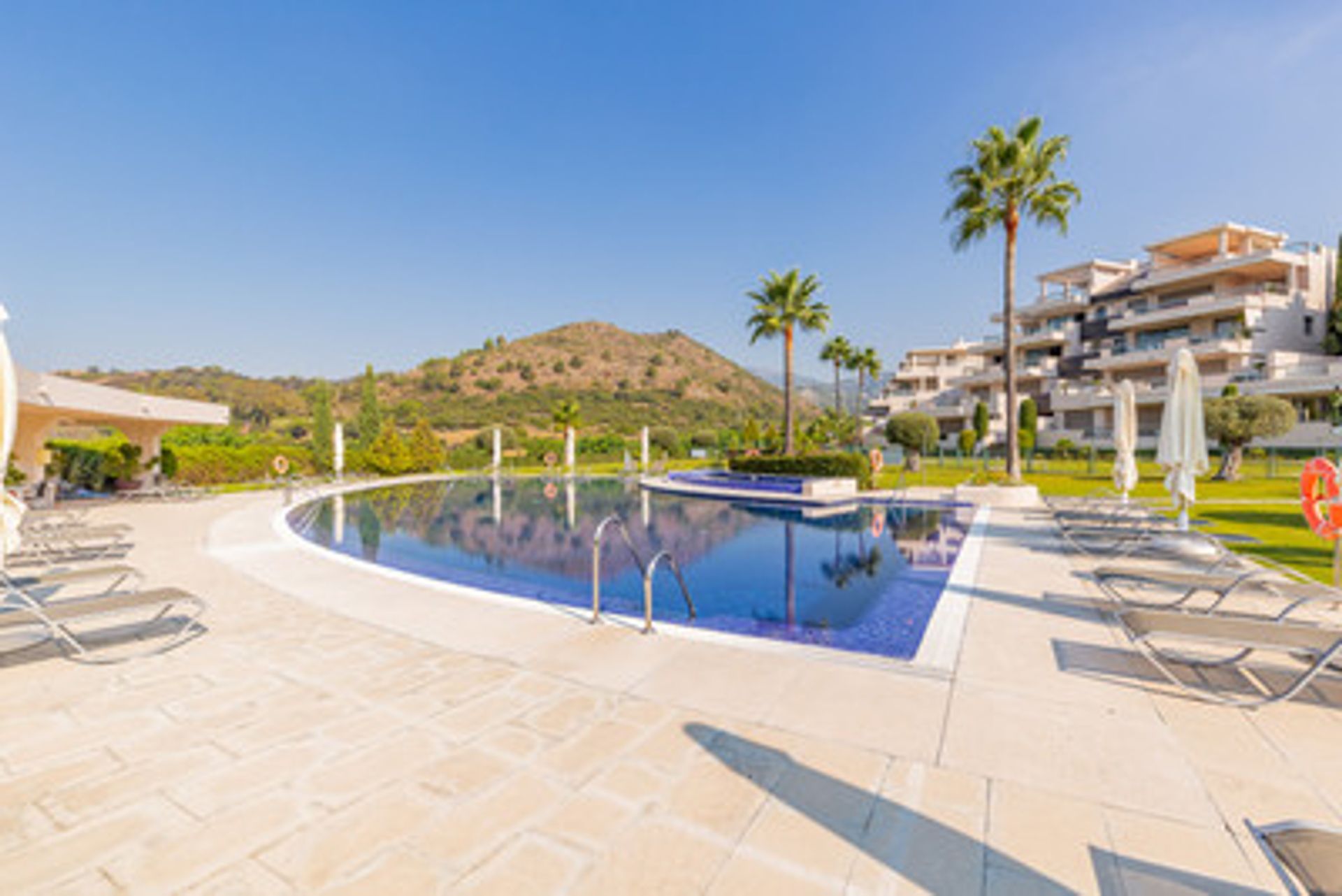 Ejerlejlighed i Benahavis, Andalusien 10104577