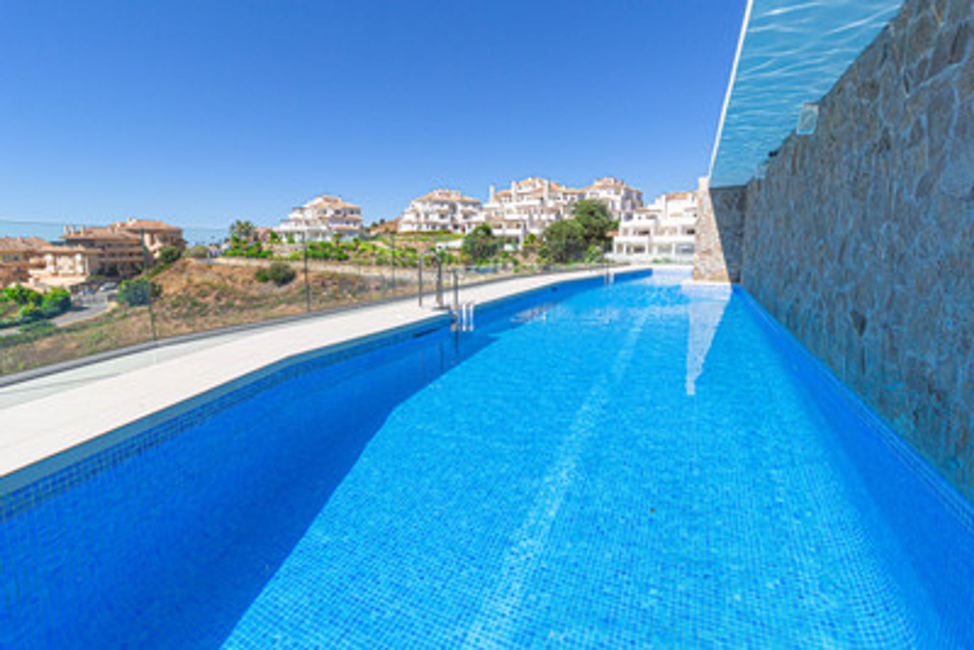 Condominium in Nueva Andalucia, Andalucia 10104712