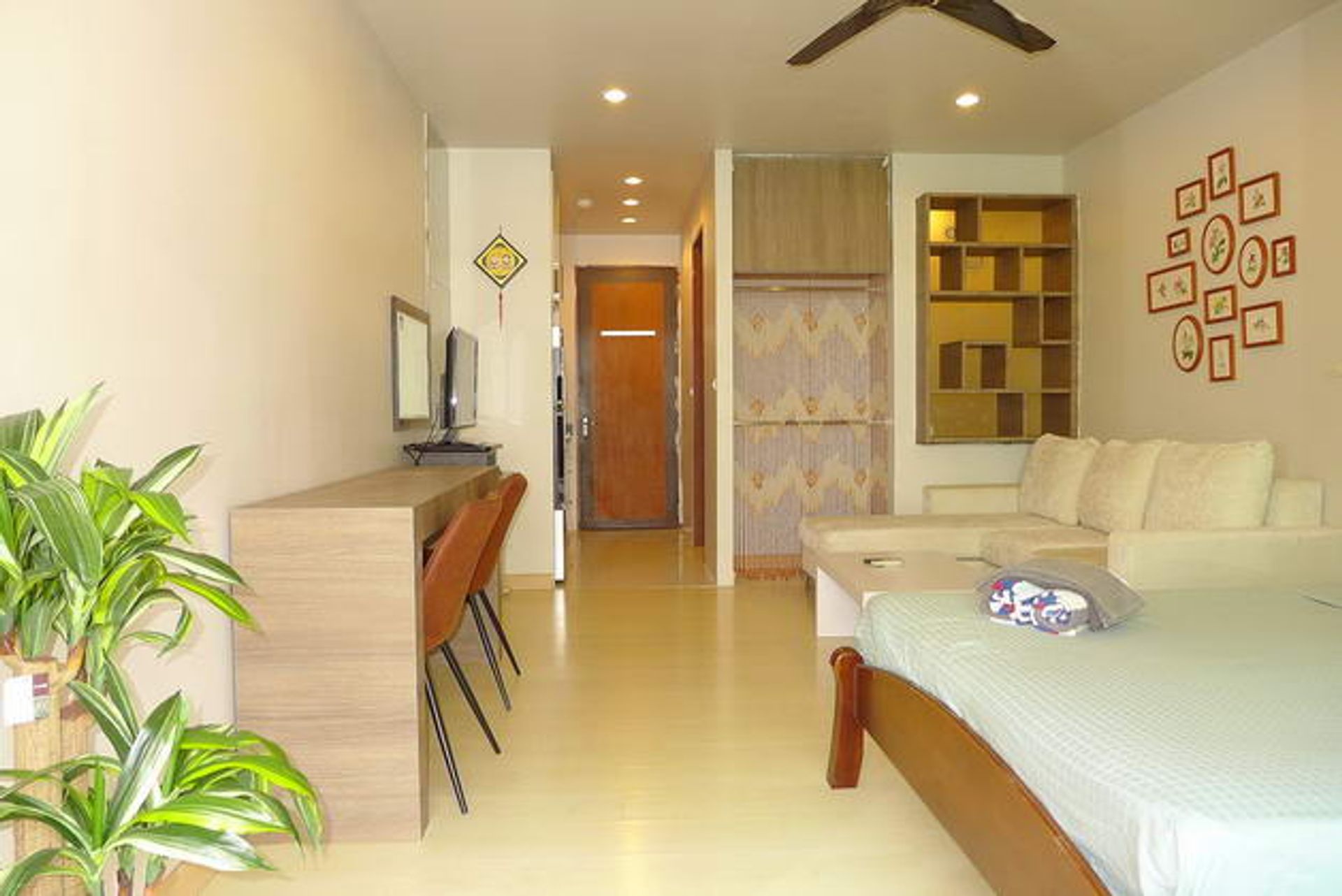 Condominium in Ban Phatthaya Tai, Chonburi 10105269