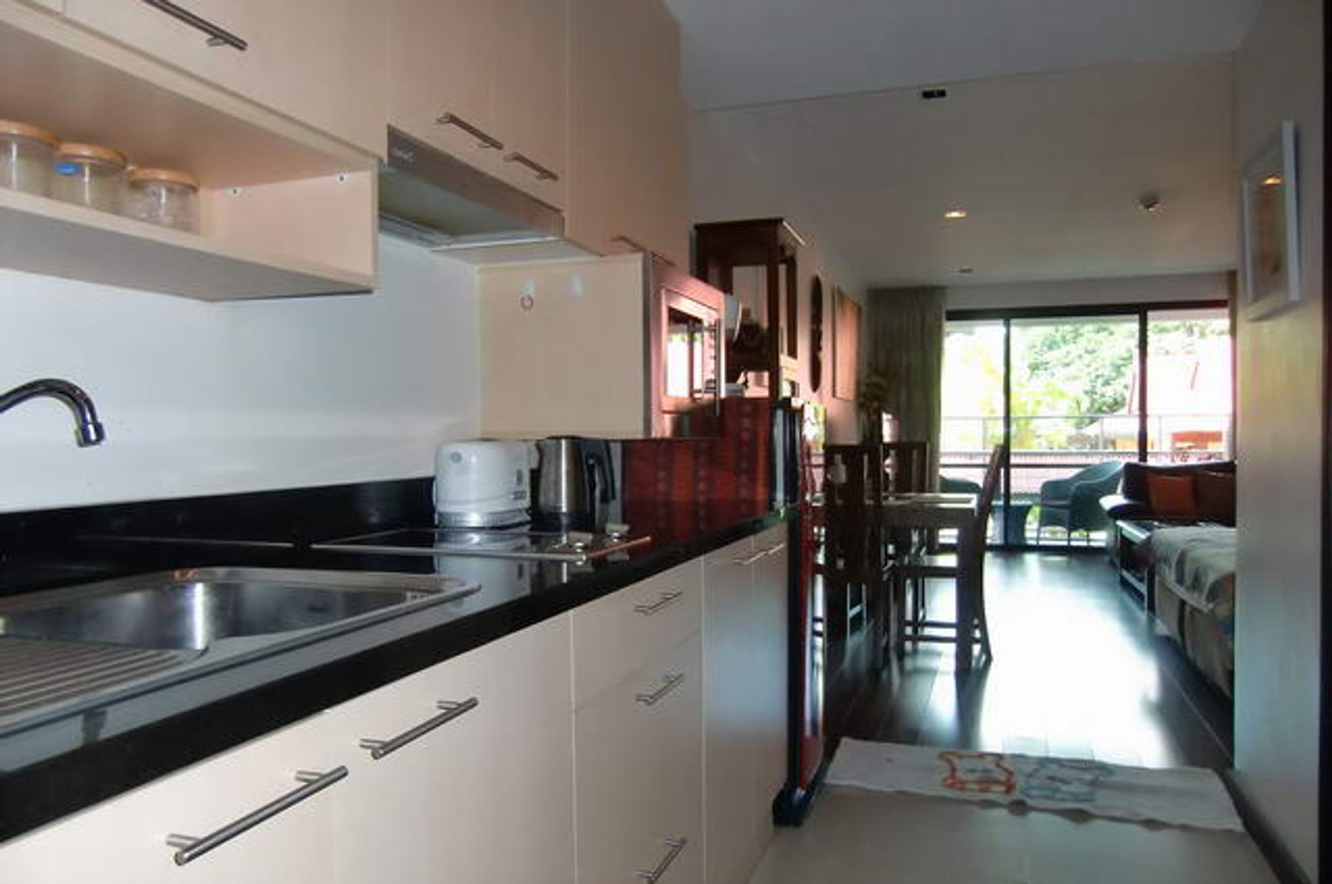 Condominium in Ban Phatthaya Tai, Chon Buri 10105279