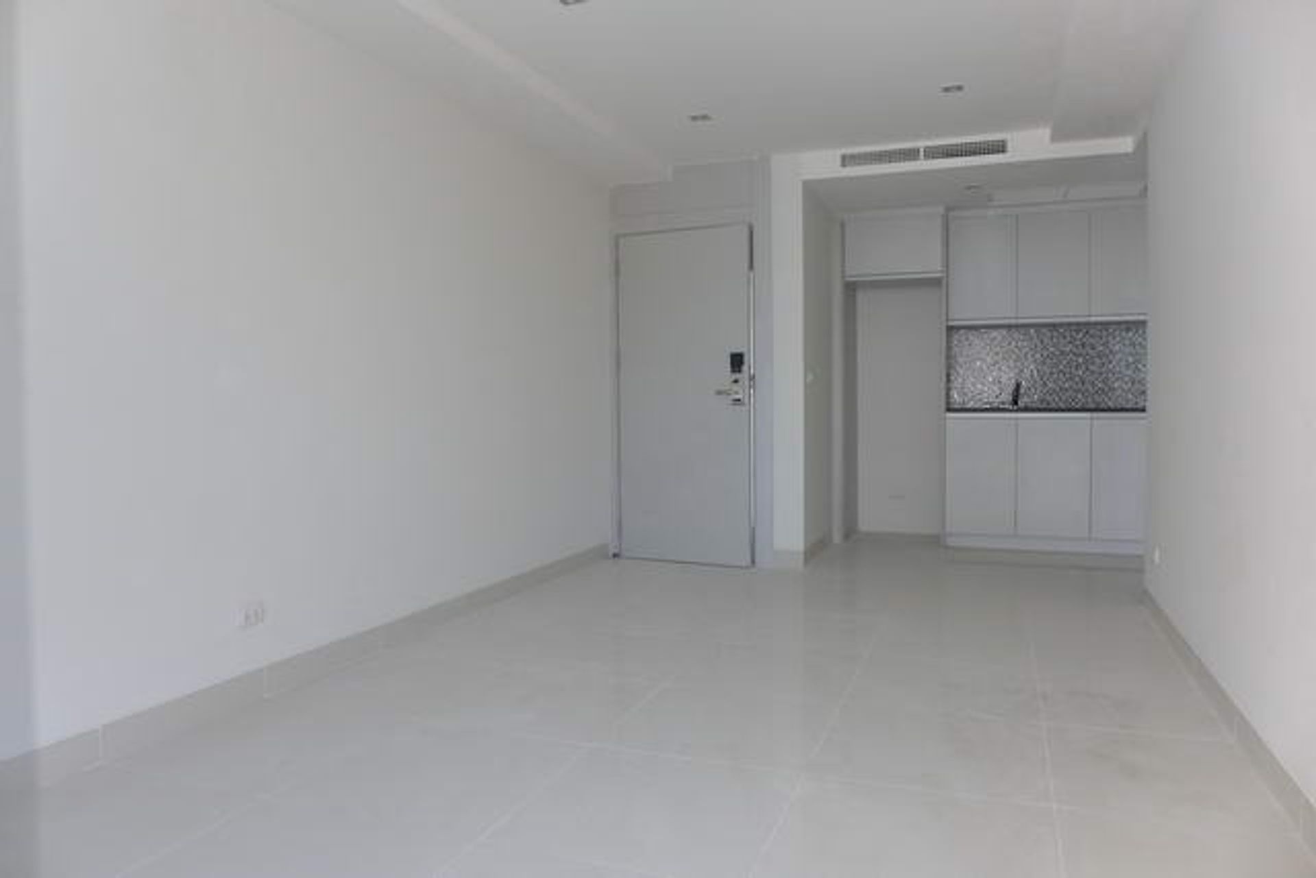 Condominium in Ban Phatthaya Tai, Chonburi 10105280