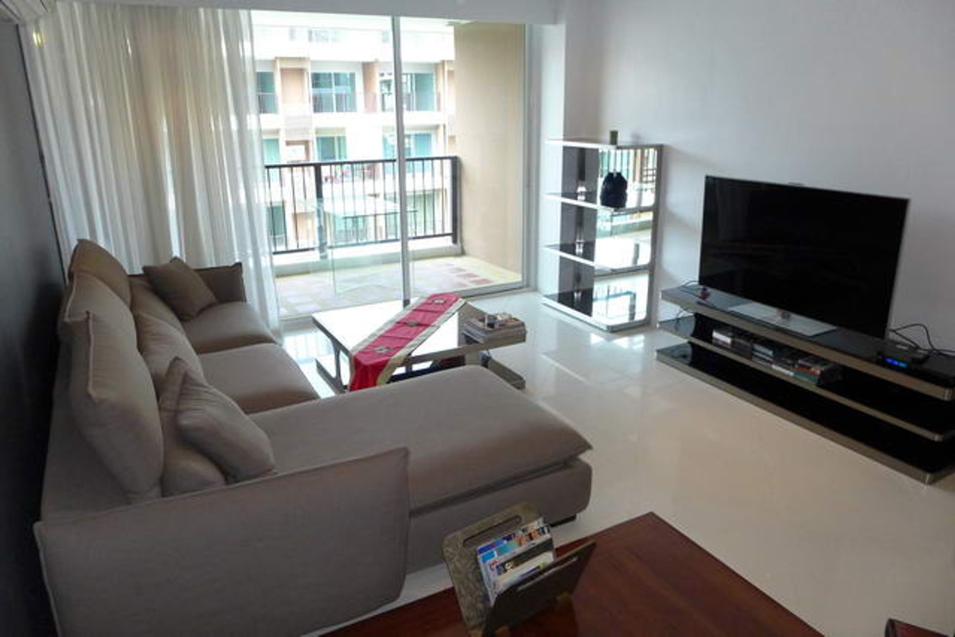 Condominium in Ban Phatthaya Tai, Chonburi 10105288