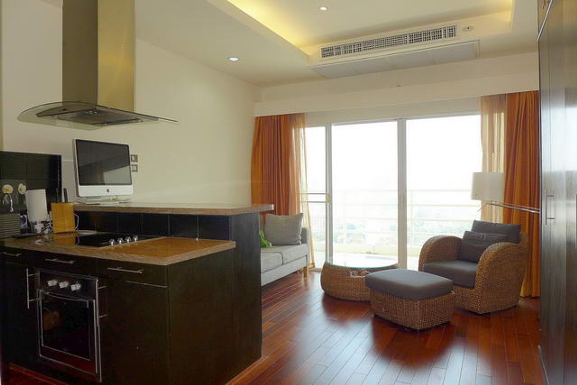 Condominium in Ban Phatthaya Tai, Chon Buri 10105298