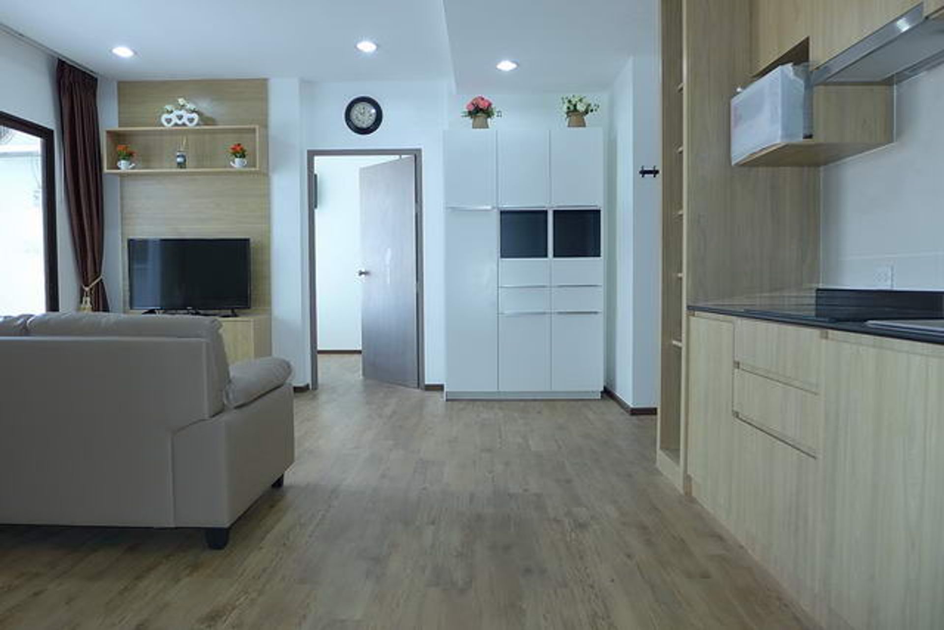 Condominium in Ban Phatthaya Tai, Chonburi 10105299