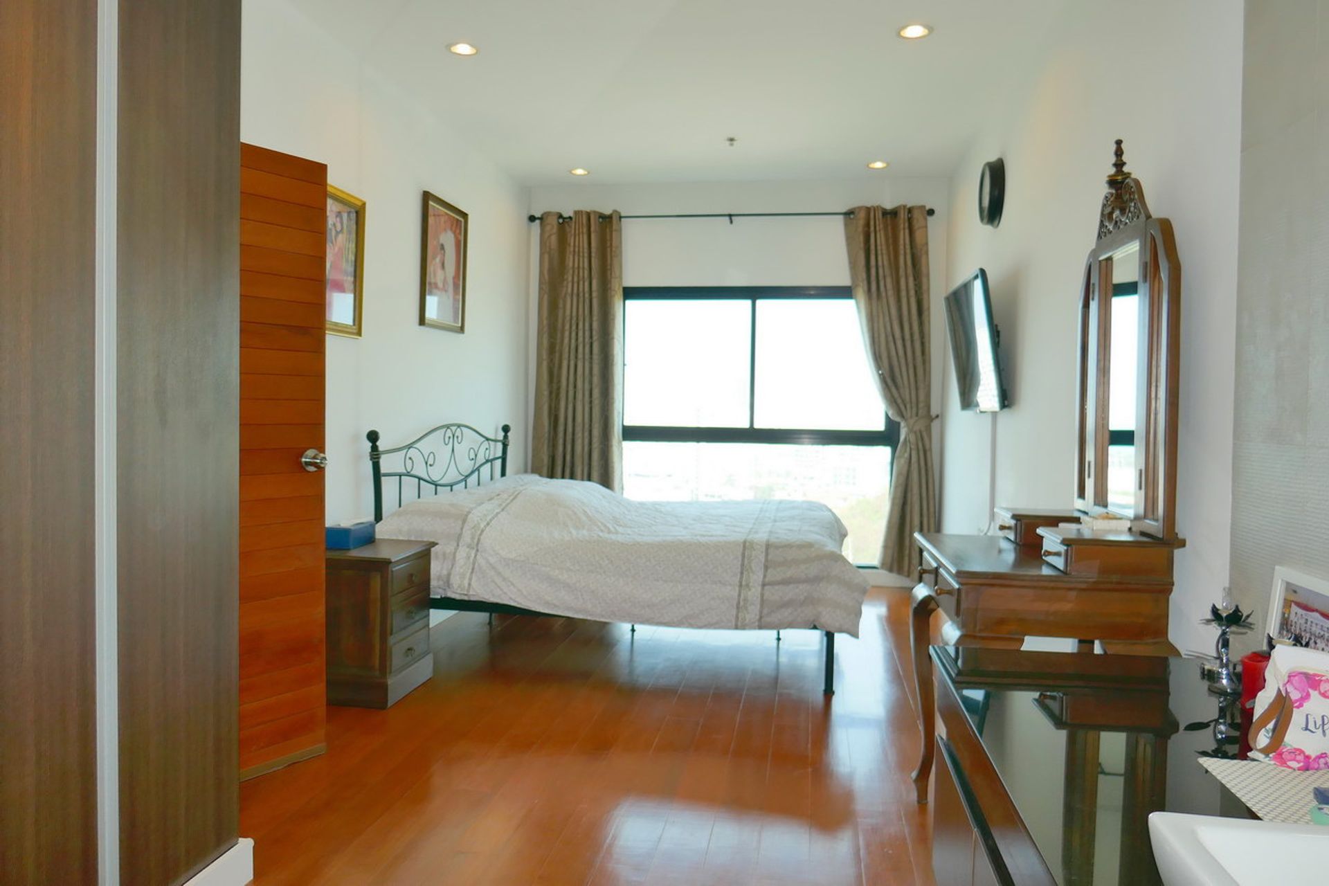 Condominium in Ban Phatthaya Tai, Chonburi 10105304