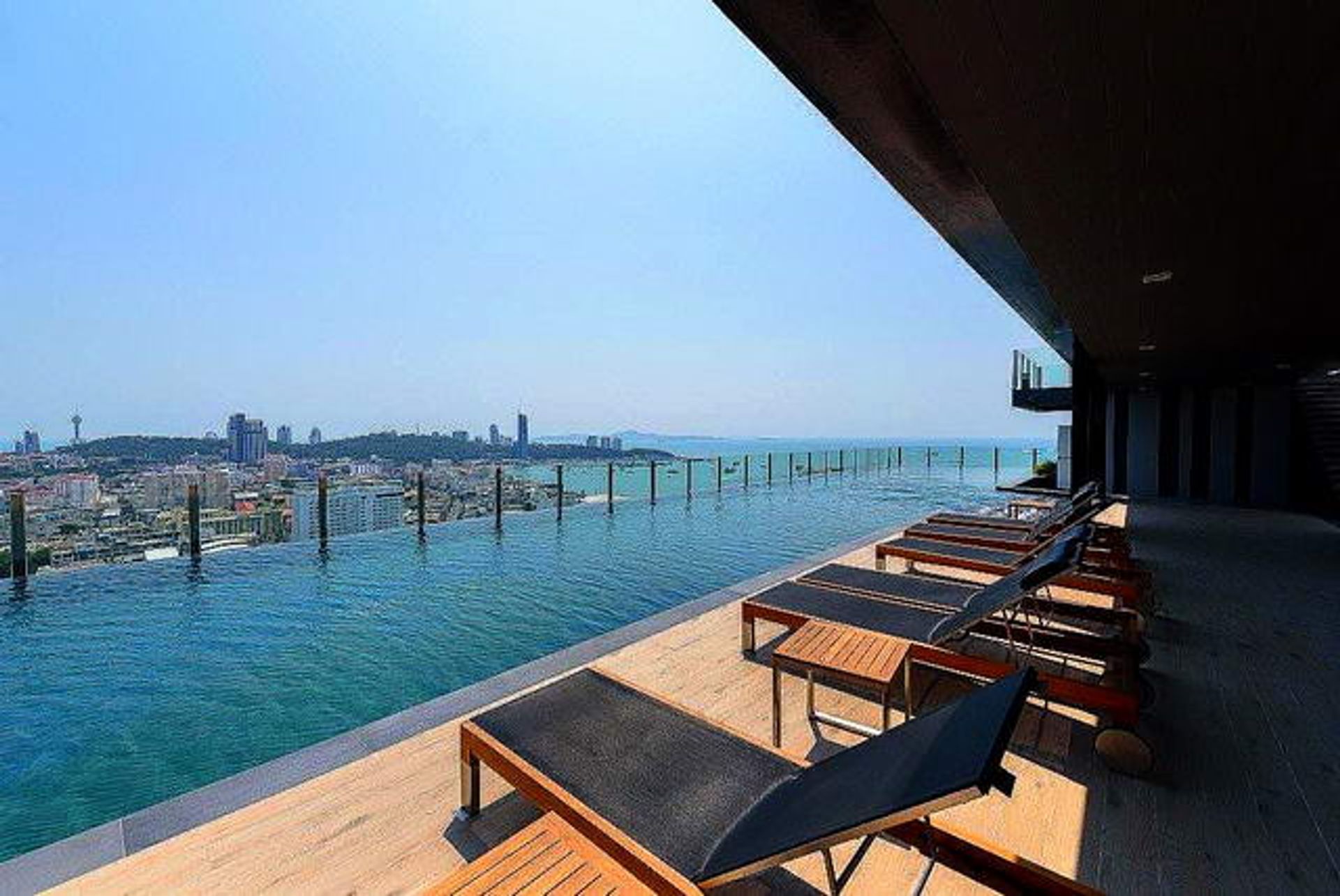 Condominio nel Divieto Phatthaya Tai, Chon Buri 10105316