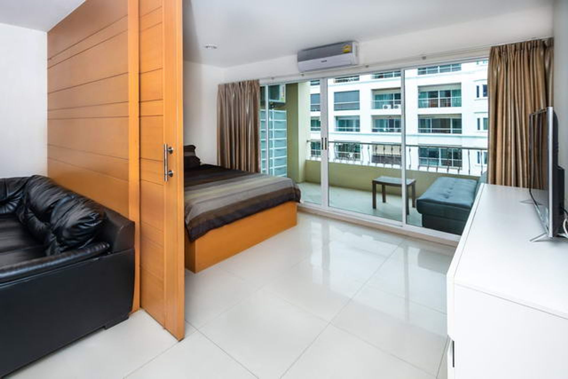 Condominium in Ban Laem Mai Ruak, Chon Buri 10105444