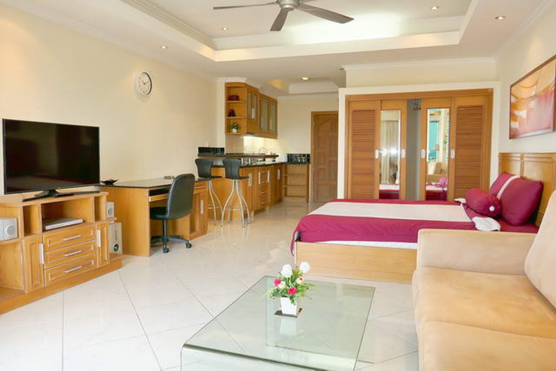 Condominium in Ban Laem Mai Ruak, Chon Buri 10105451