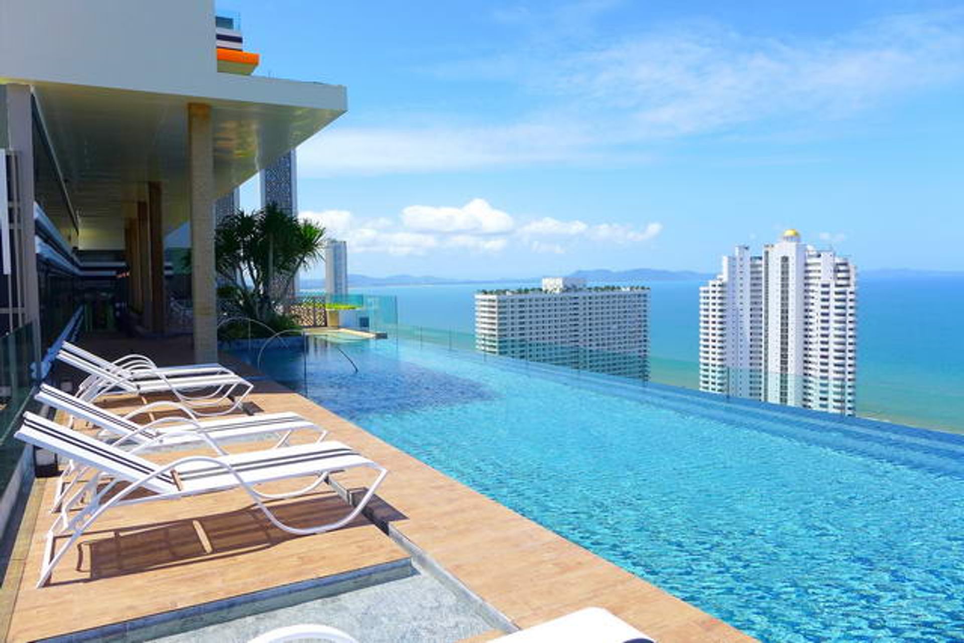 Condominium in Ban Laem Mai Ruak, Chonburi 10105459