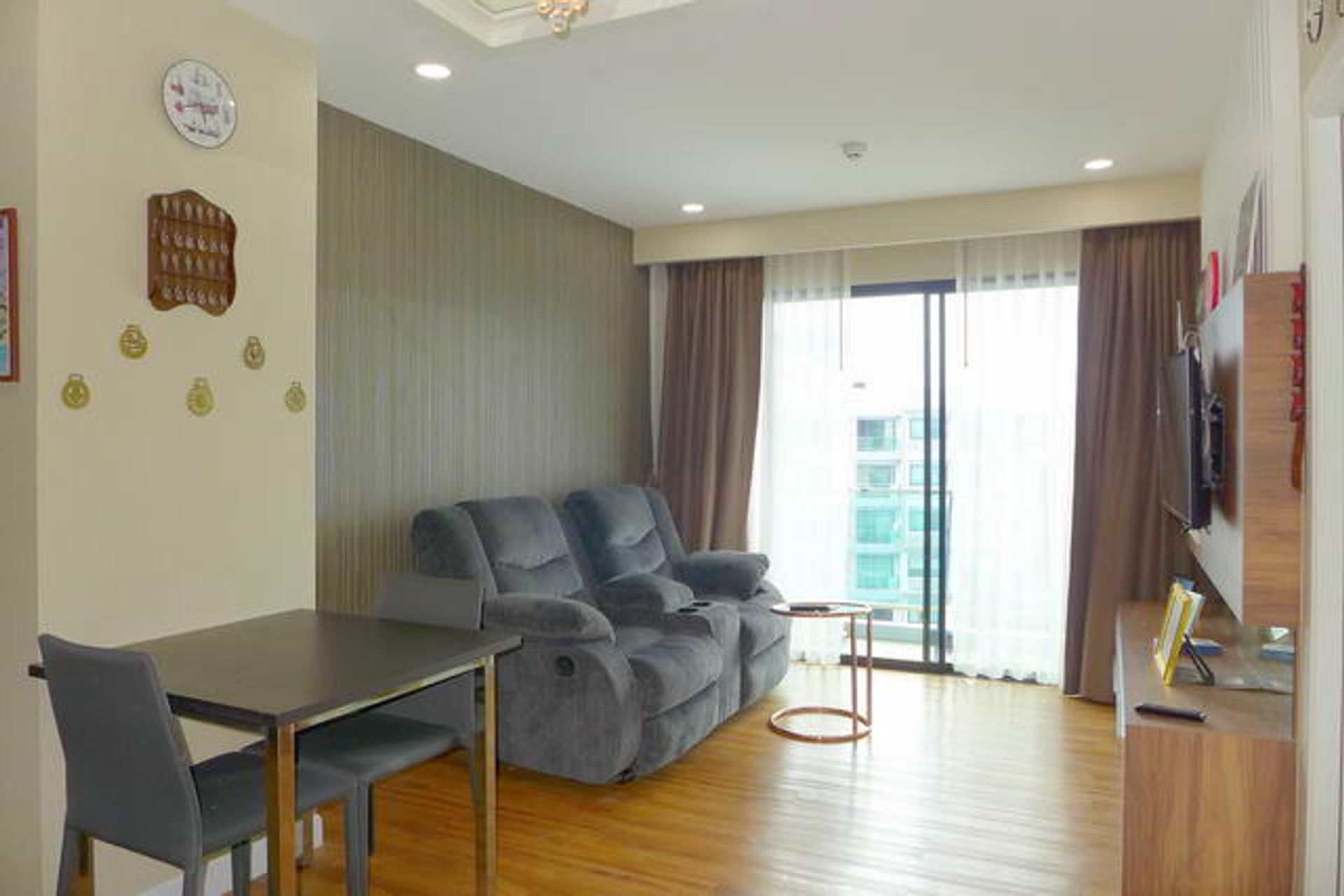 Condominium in Ban Laem Mai Ruak, Chon Buri 10105471