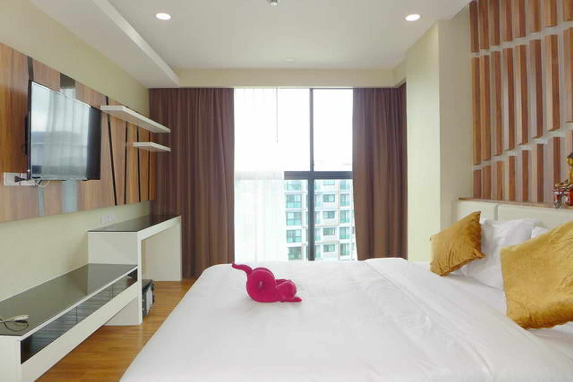 Condominium in Ban Laem Mai Ruak, Chon Buri 10105471