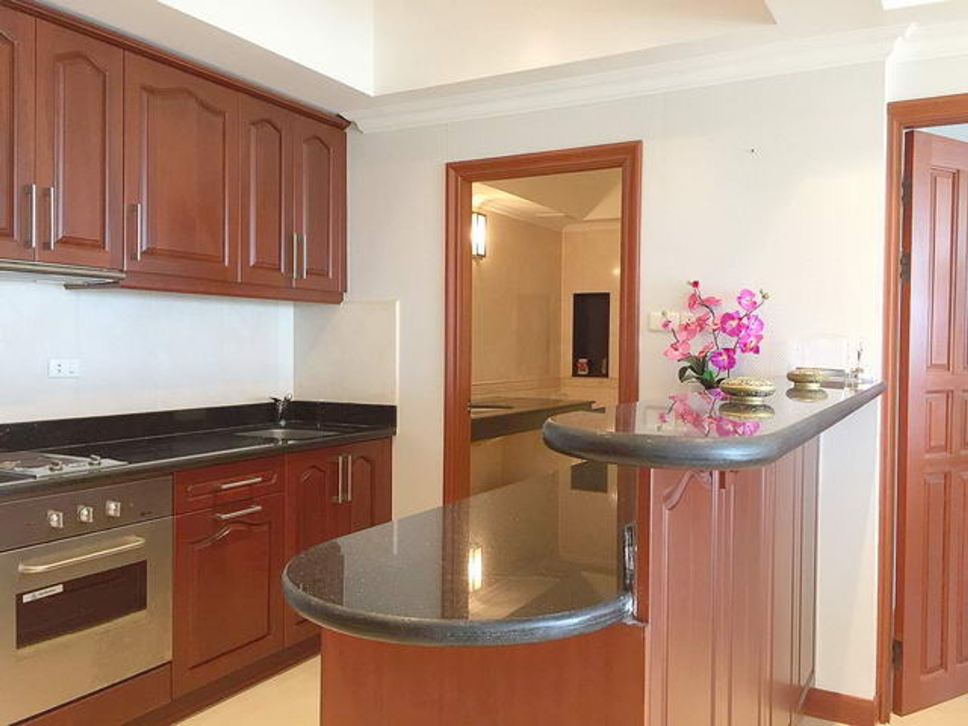 Condominium in Ban Laem Mai Ruak, Chonburi 10105491