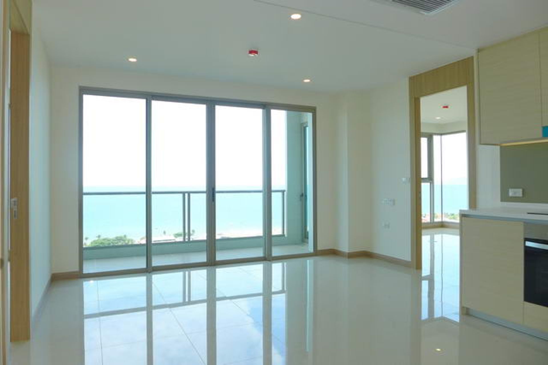 Condominium in Ban Laem Mai Ruak, Chon Buri 10105496