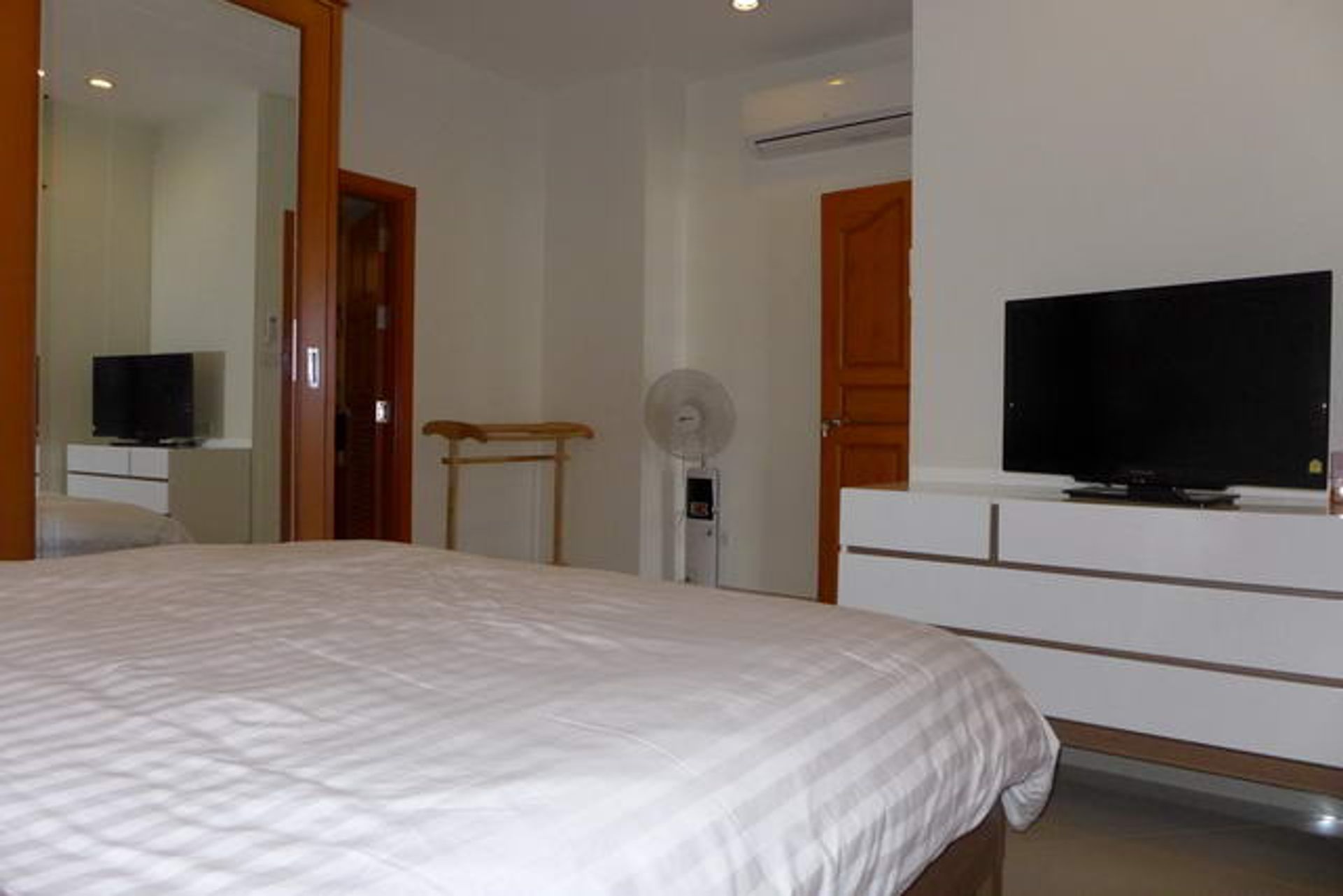 Condominium in Ban Laem Mai Ruak, Chon Buri 10105497