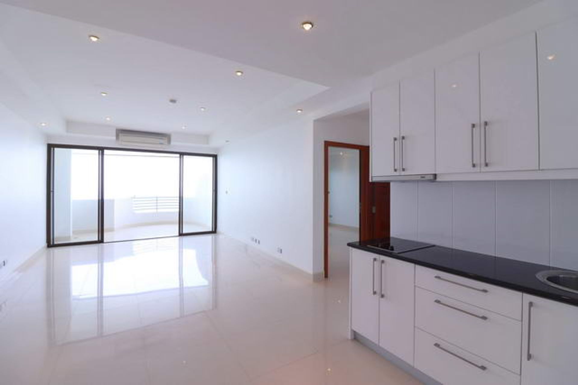 Condominium in Ban Laem Mai Ruak, Chon Buri 10105531