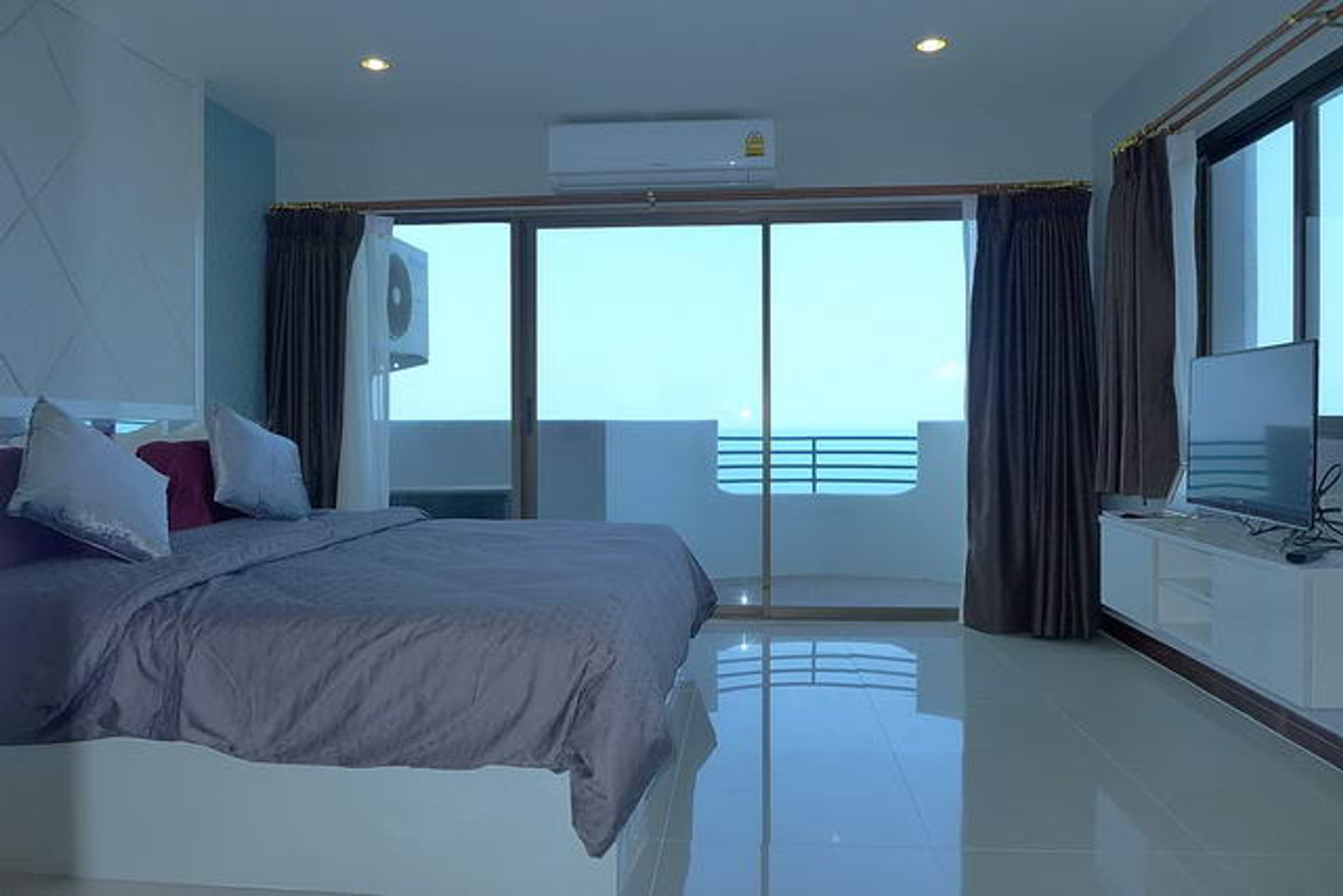 Condominium in Ban Laem Mai Ruak, Chon Buri 10105537