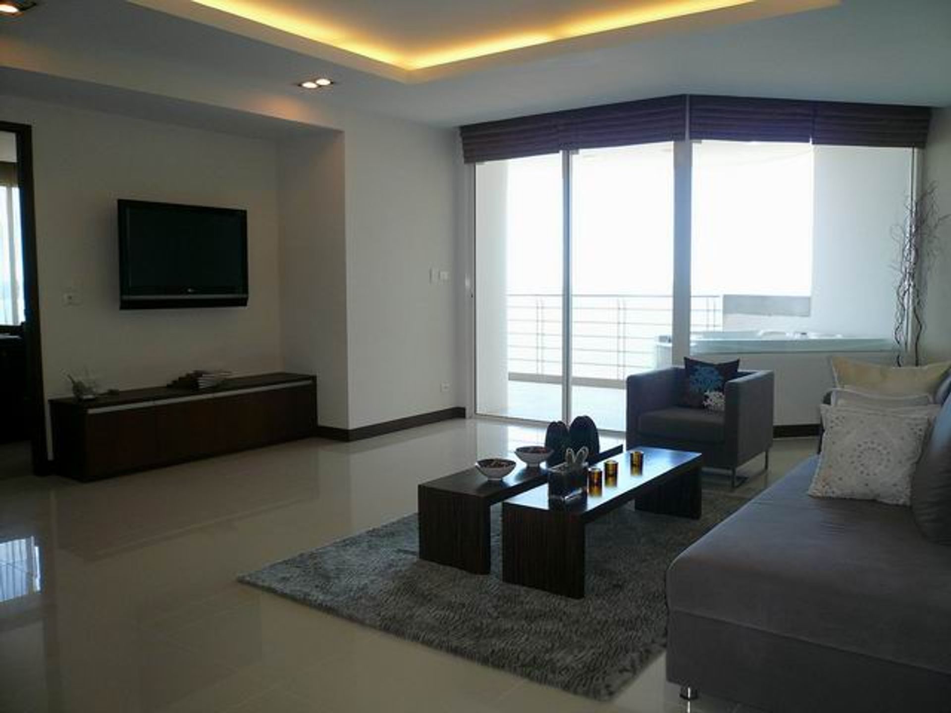 Condominium in Ban Laem Mai Ruak, Chon Buri 10105549