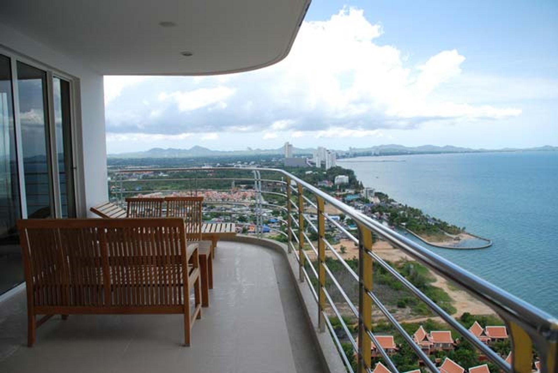 Condominium in Na Jomtien, Chonburi 10105549