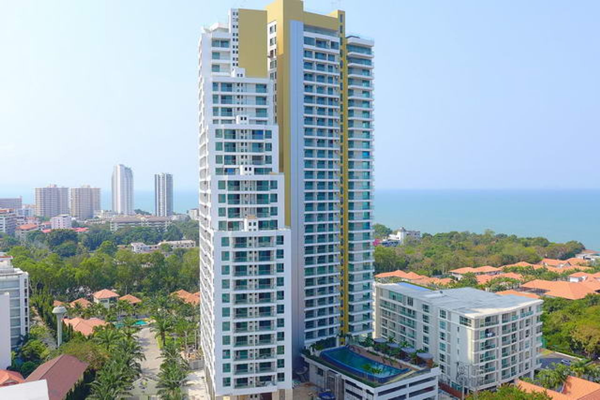 Condominium in Phratamnak, Chonburi 10105565