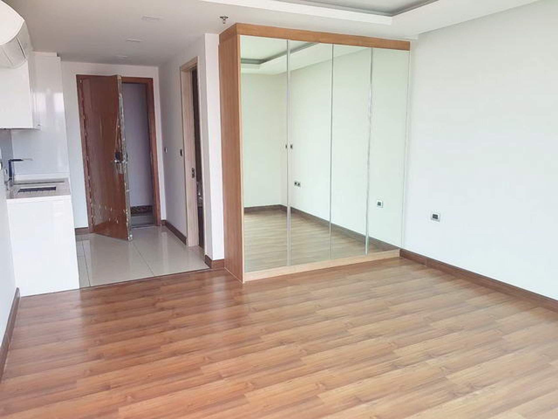 Condominium in Phratamnak, Chonburi 10105565