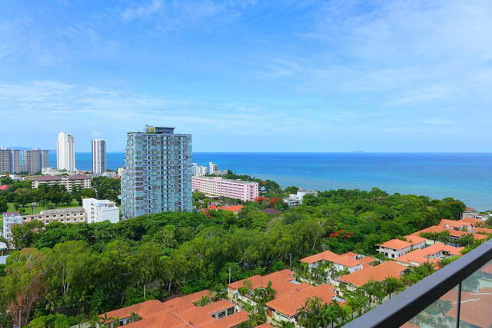 Condominium in Phratamnak, Chonburi 10105581