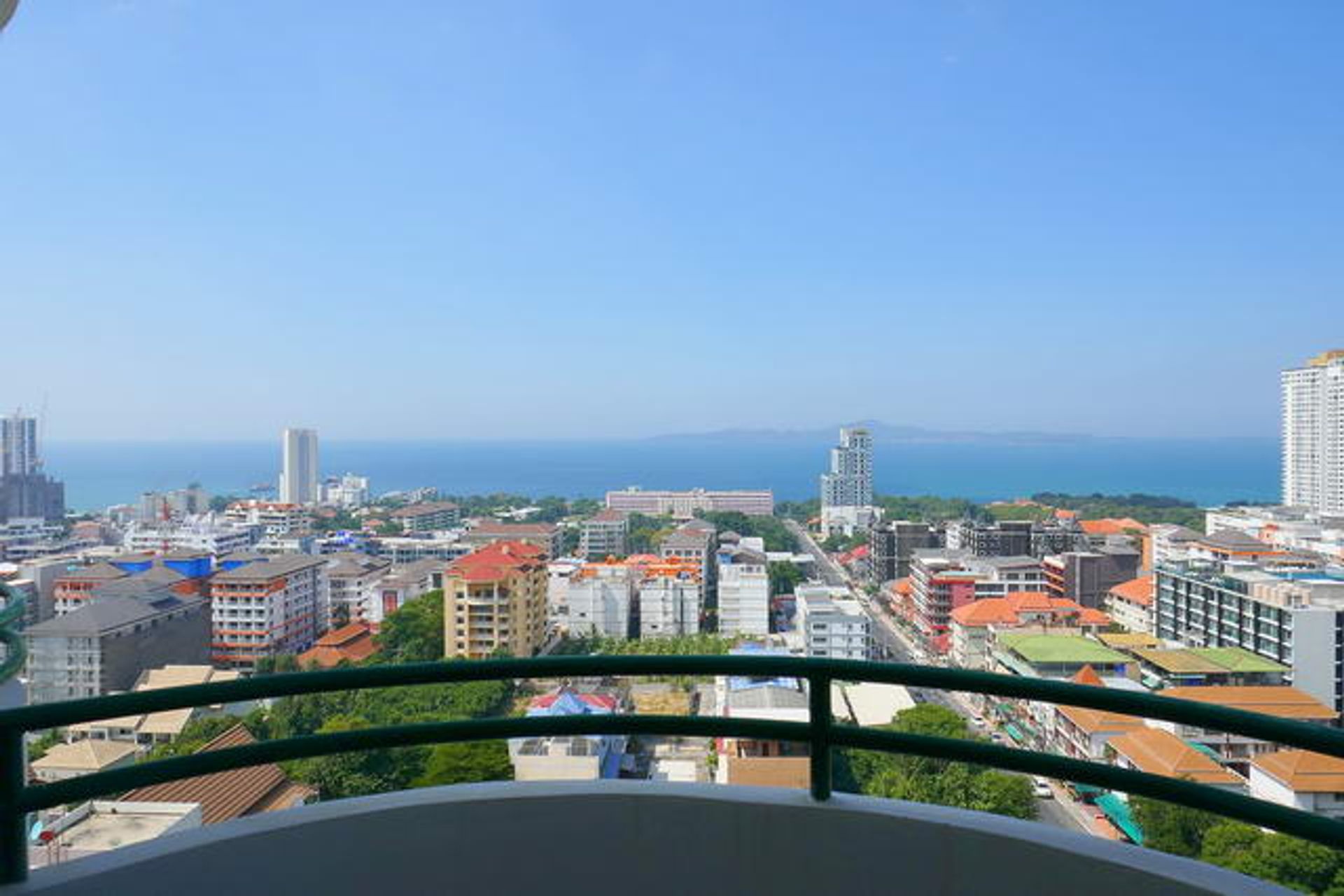 Condominium in Ban Phatthaya Tai, Chonburi 10105582