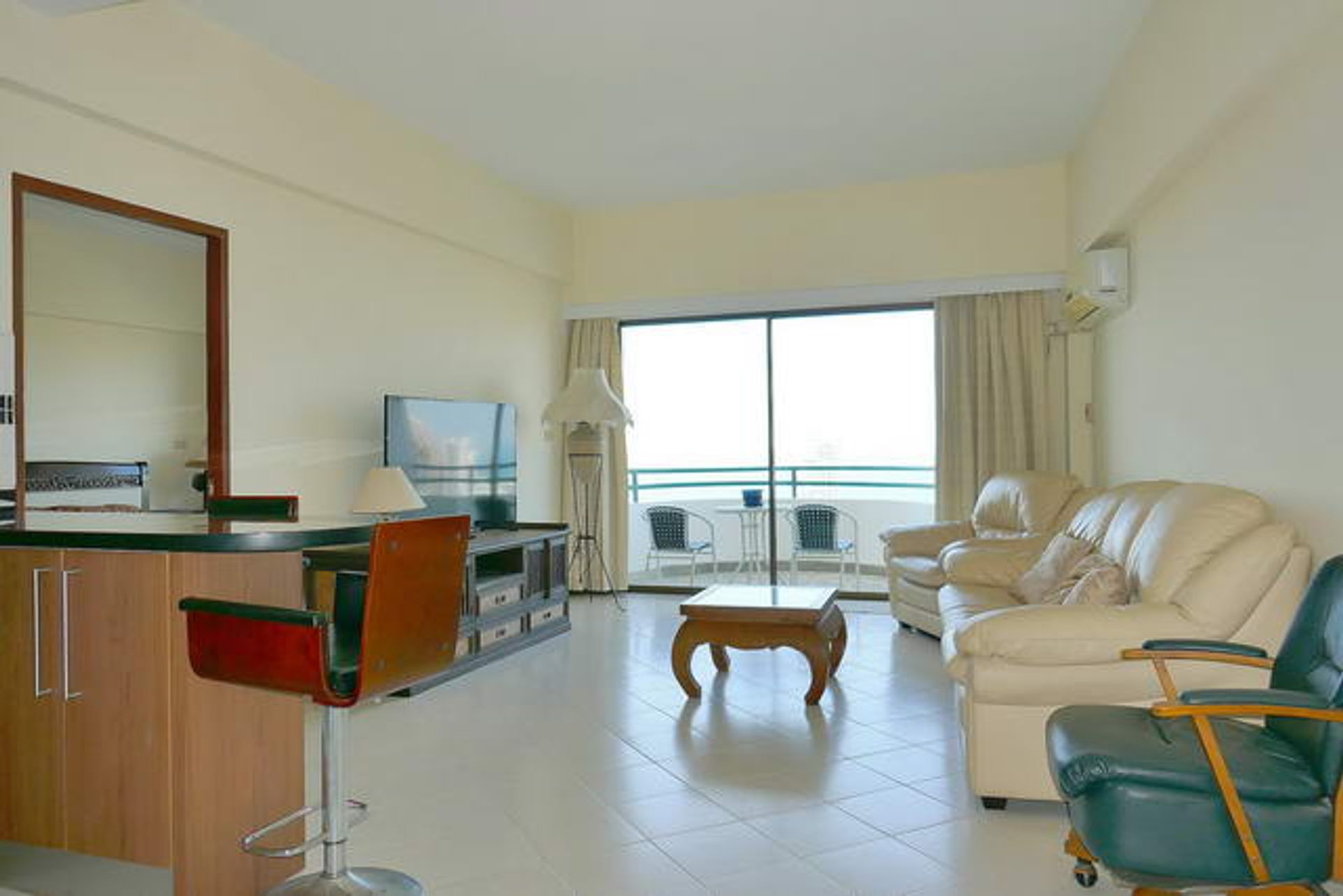 Condominio nel Divieto Phatthaya Tai, Chon Buri 10105582