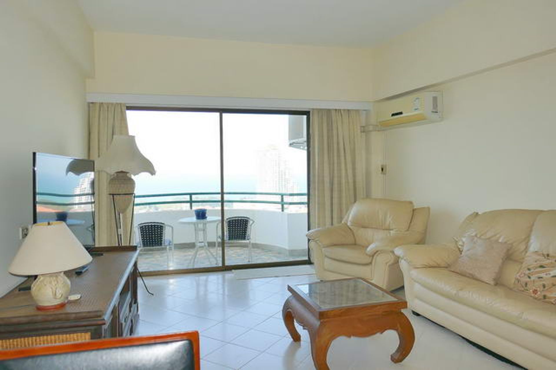 Condominio nel Divieto Phatthaya Tai, Chon Buri 10105582