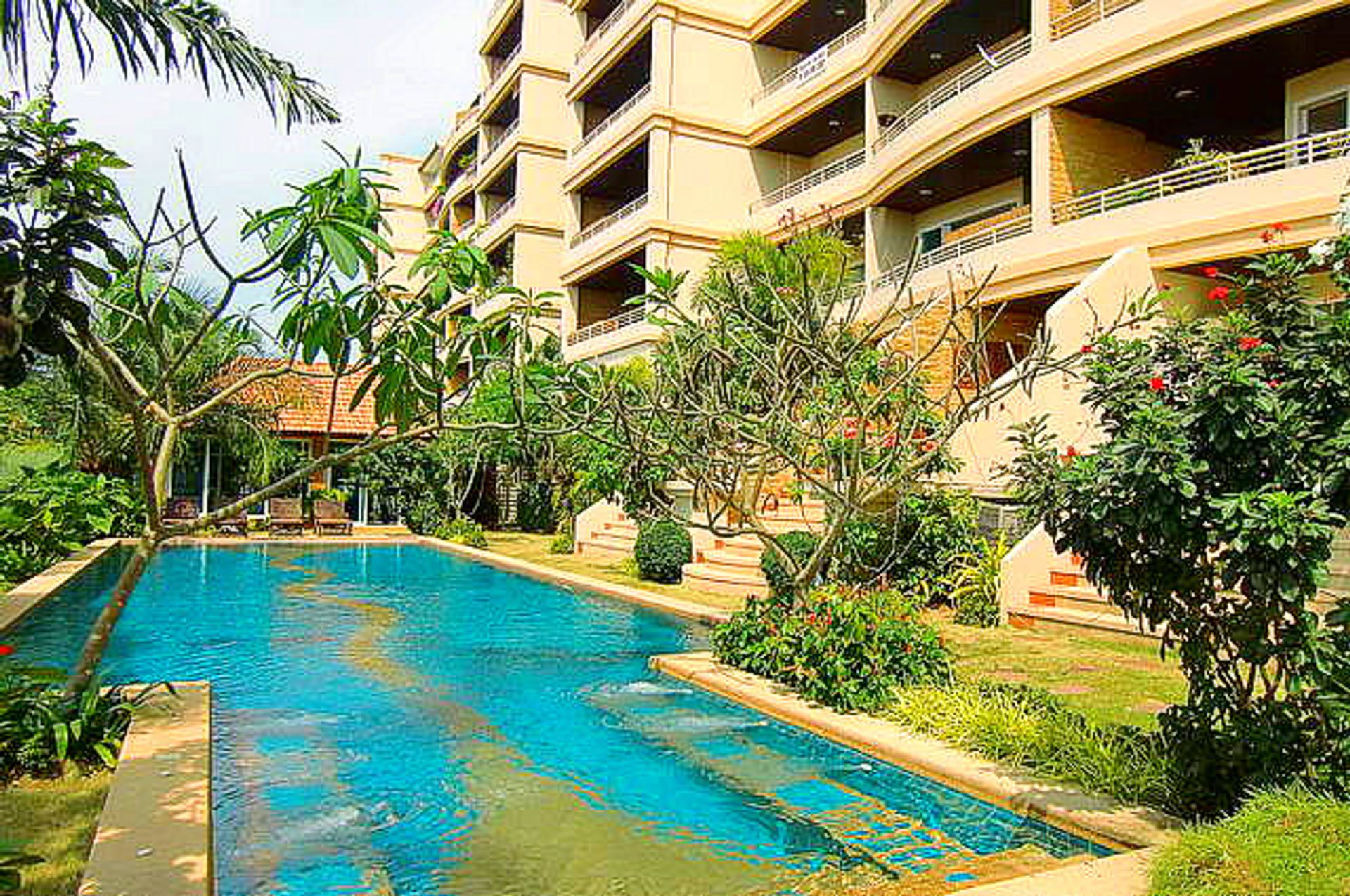 Condominium in Ban Phatthaya Tai, Chon Buri 10105586