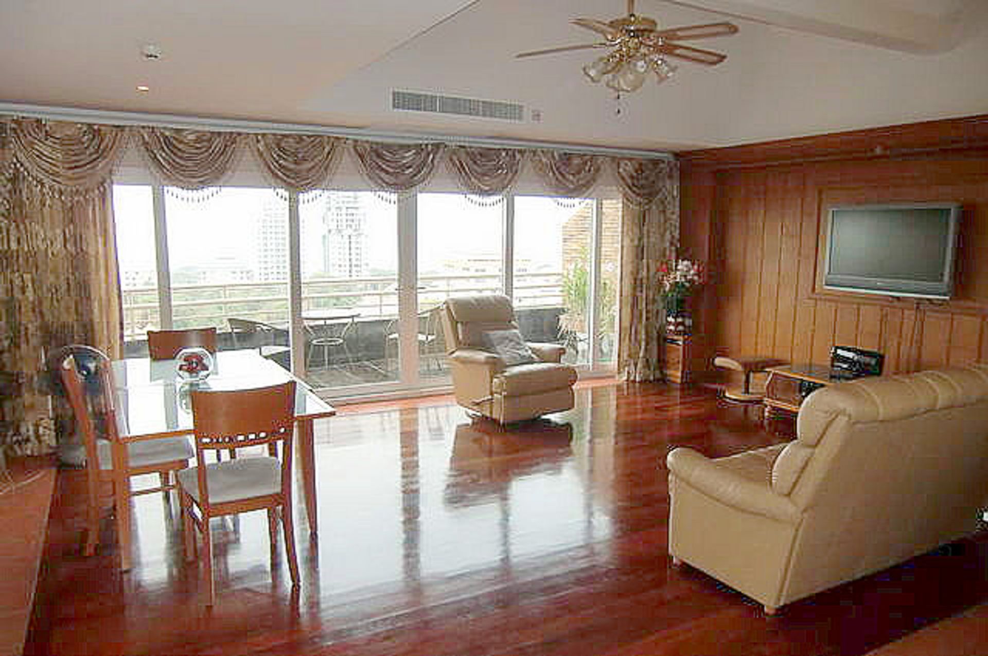 Condominium in Ban Phatthaya Tai, Chon Buri 10105586