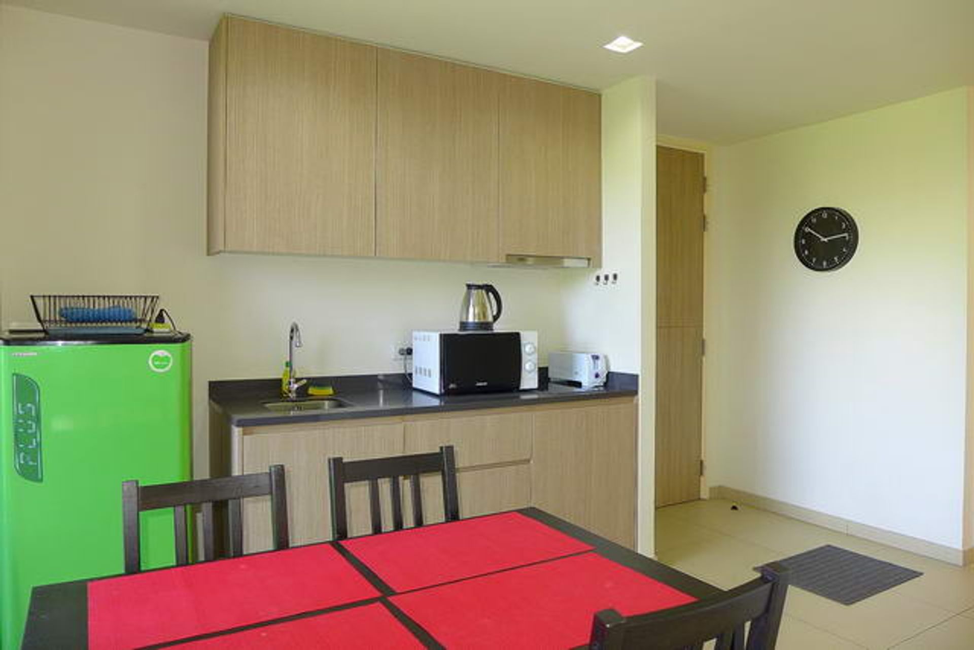 Condominium in Ban Phatthaya Tai, Chon Buri 10105587