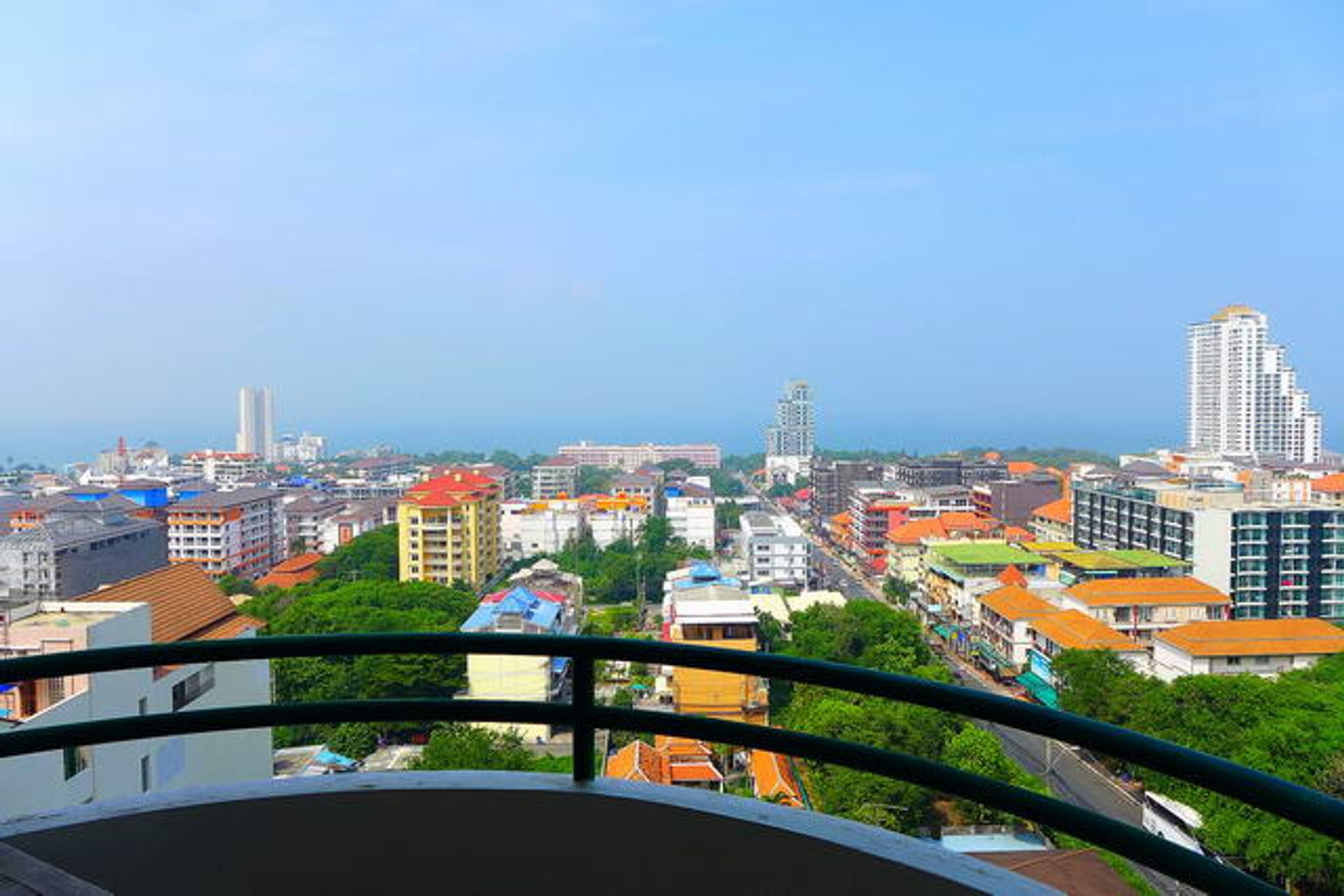 Condominium in Phratamnak, Chonburi 10105592