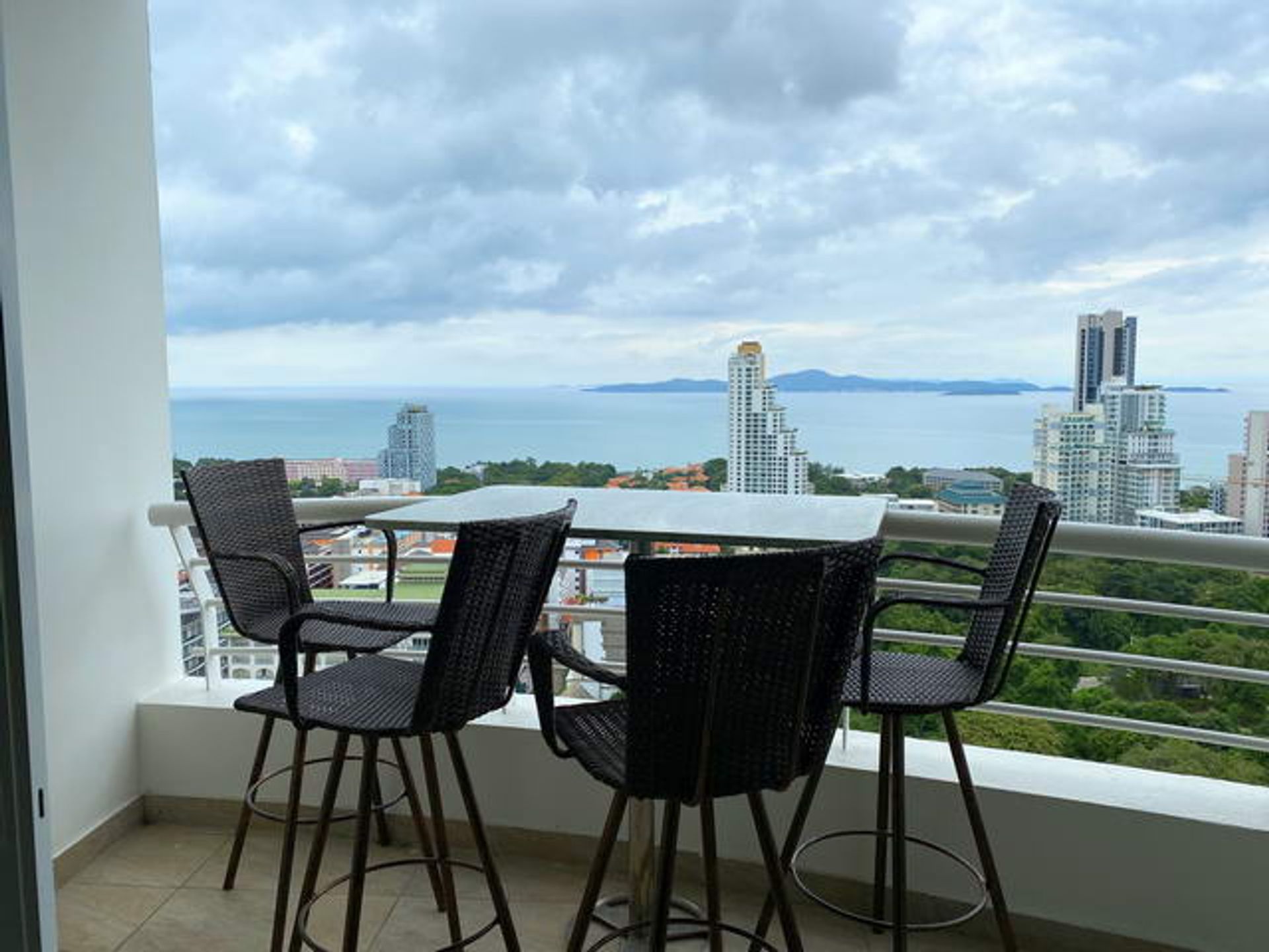 Condominio nel Divieto Phatthaya Tai, Chon Buri 10105593