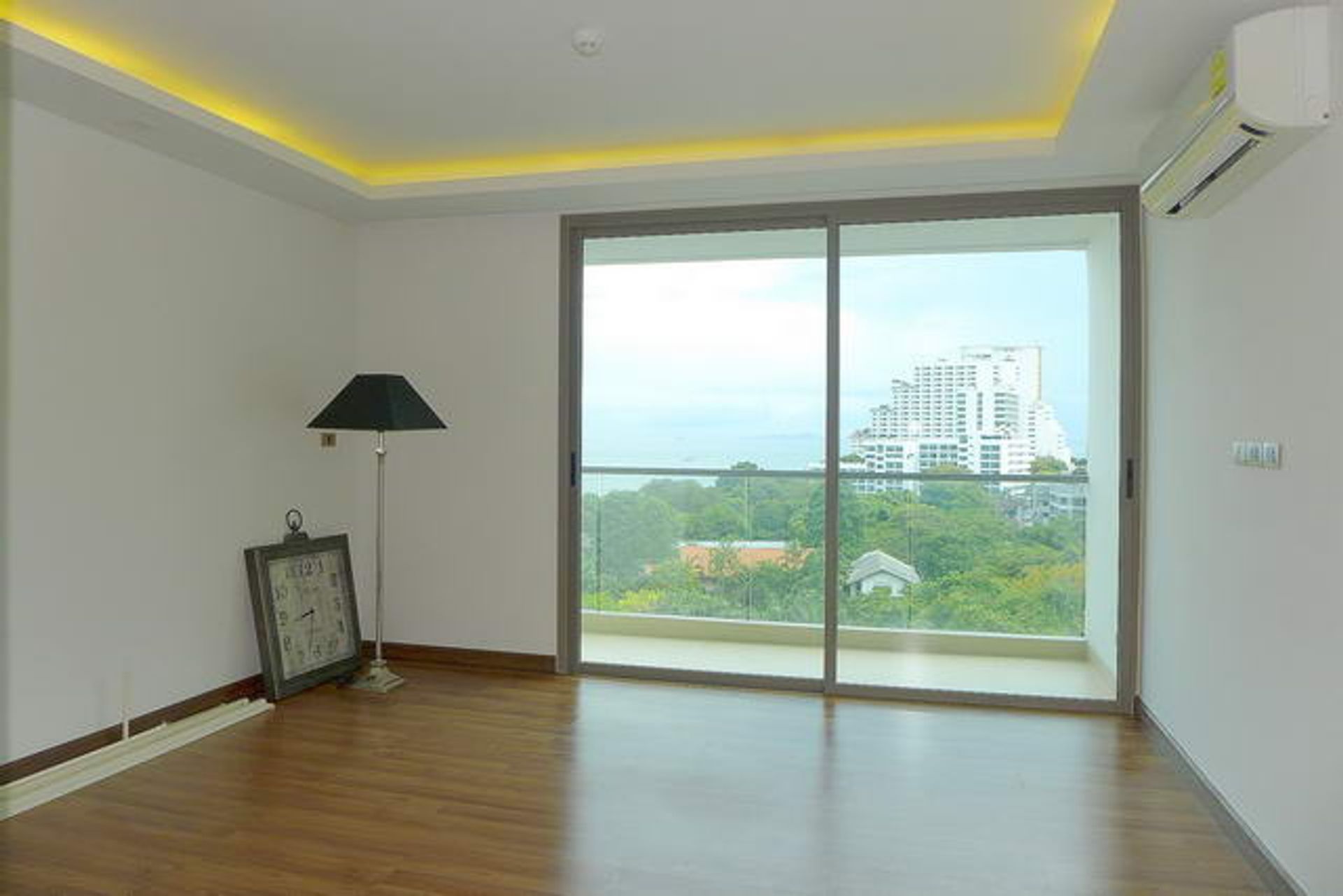 Condominium in Ban Phatthaya Tai, Chon Buri 10105594