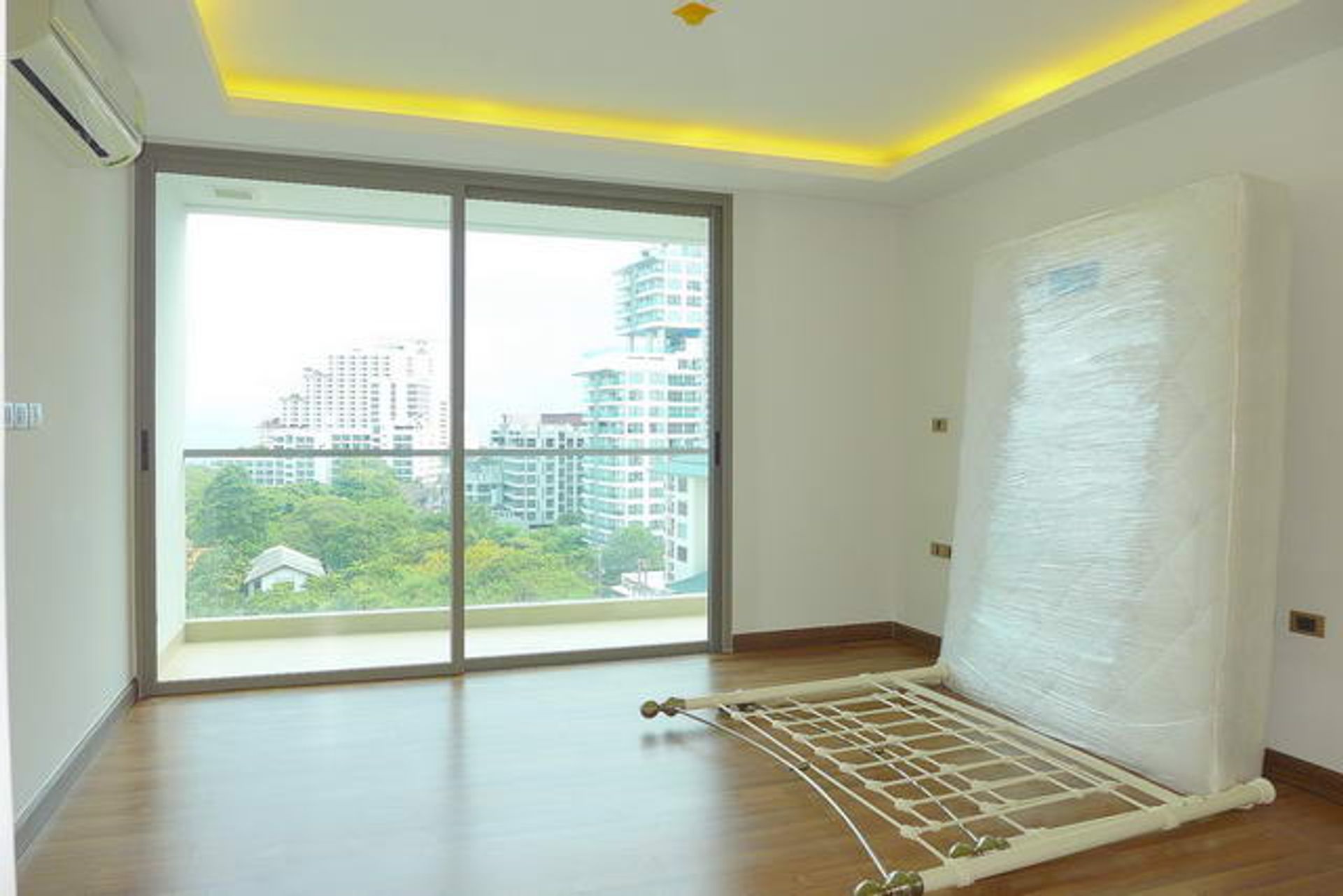 Condominium in Ban Phatthaya Tai, Chon Buri 10105594