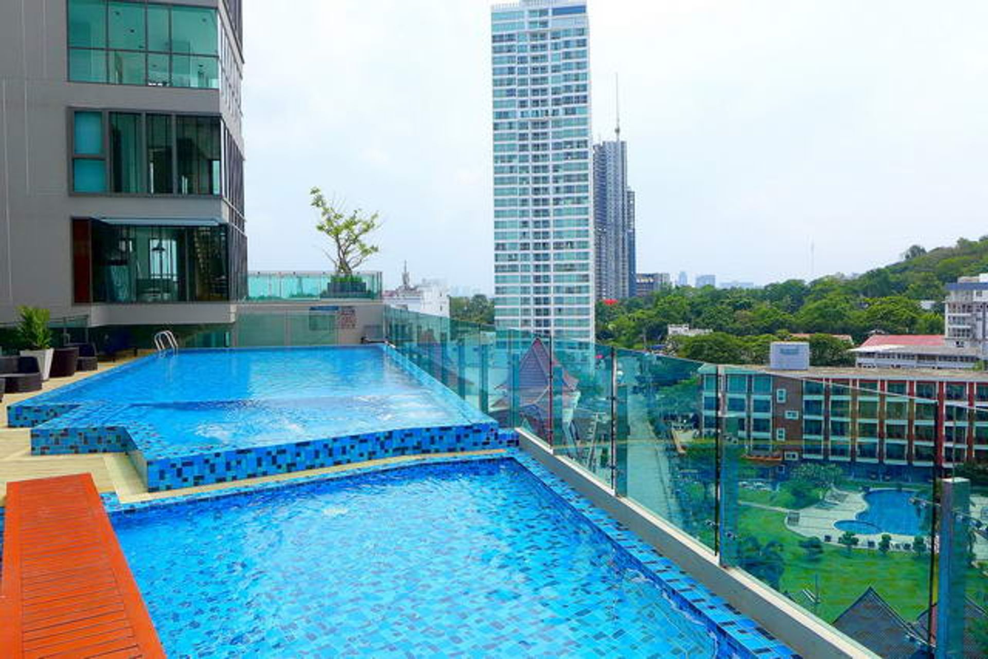 Condominium dans Phratamnak, Chonburi 10105595