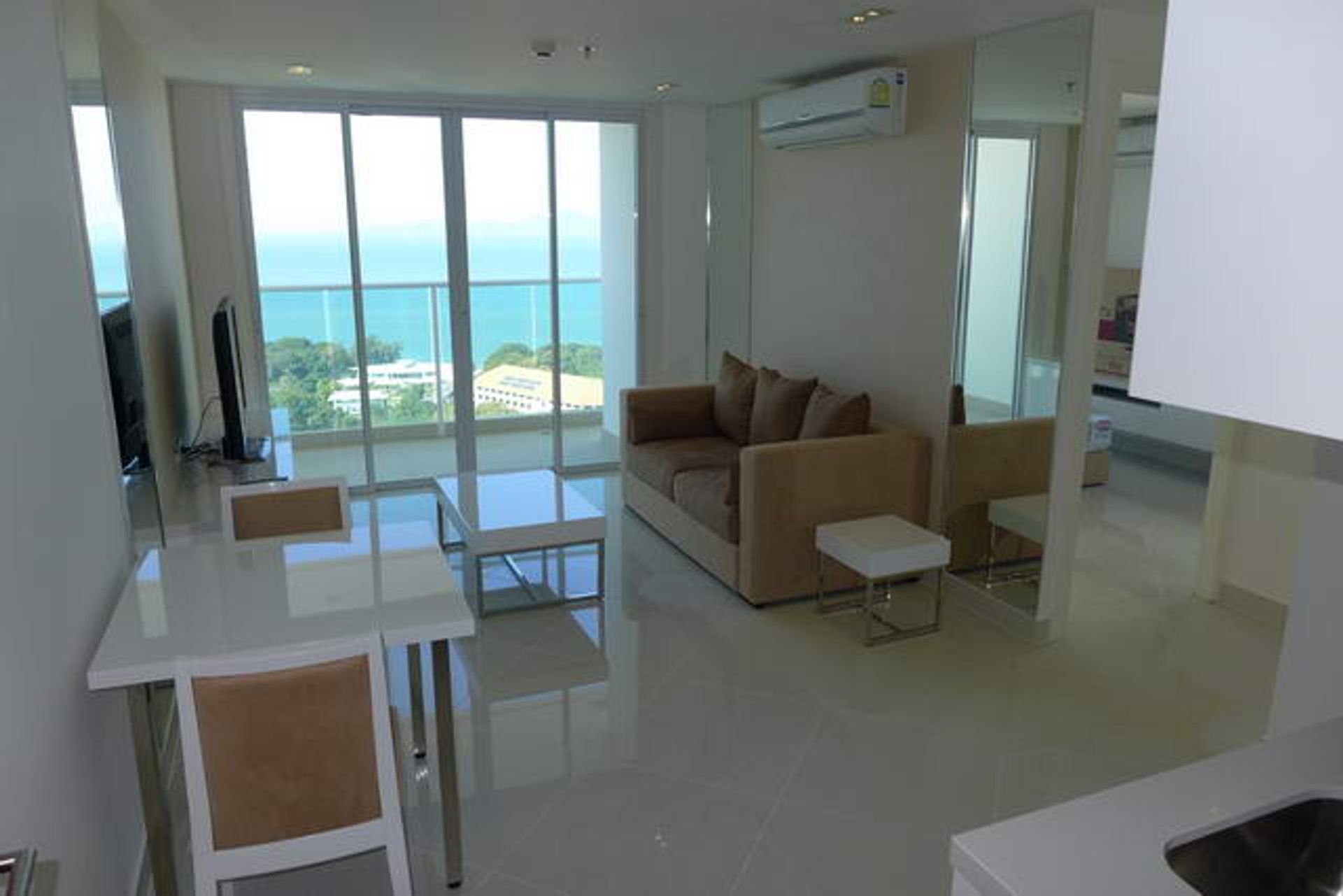 Condominio en Ban Phatthaya Tai, Chonburi 10105596