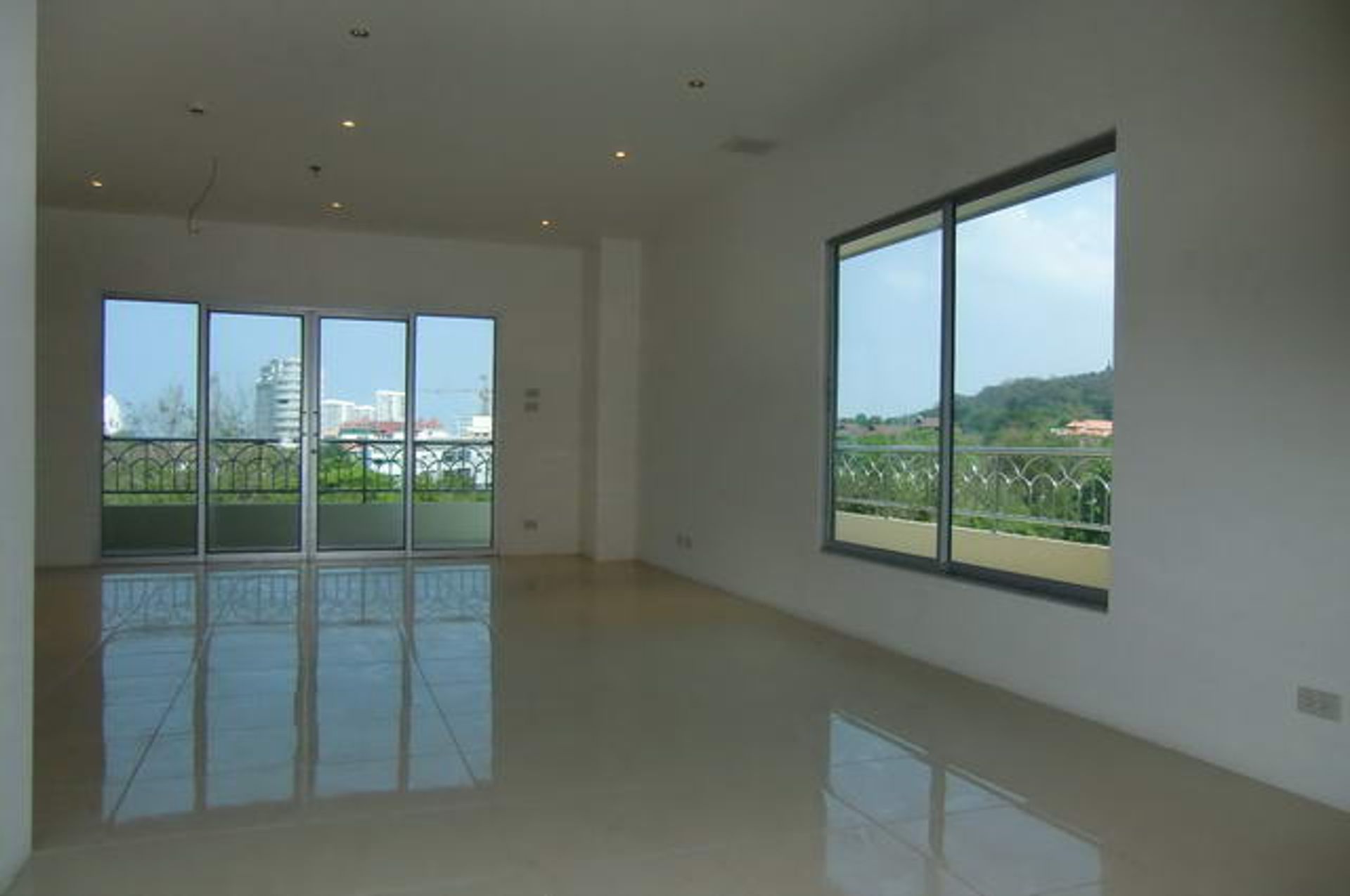 Condominio nel Divieto Phatthaya Tai, Chon Buri 10105608