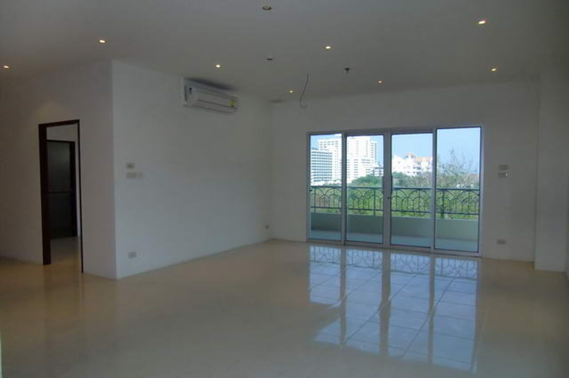 Condominio nel Divieto Phatthaya Tai, Chon Buri 10105608