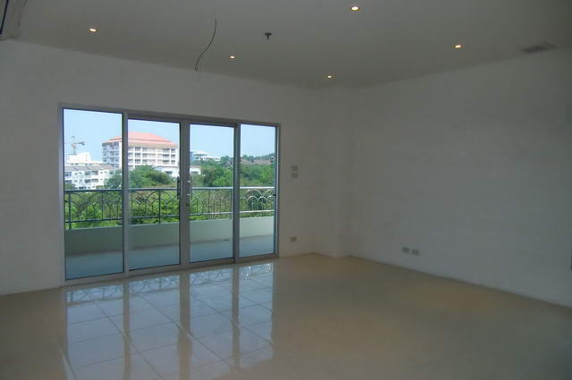 Condominium in Ban Phatthaya Tai, Chon Buri 10105608