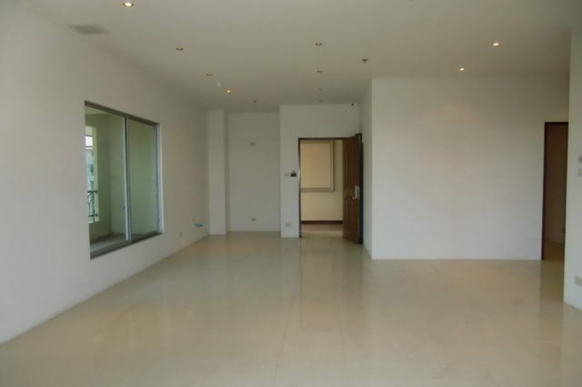 Condominio nel Divieto Phatthaya Tai, Chon Buri 10105608