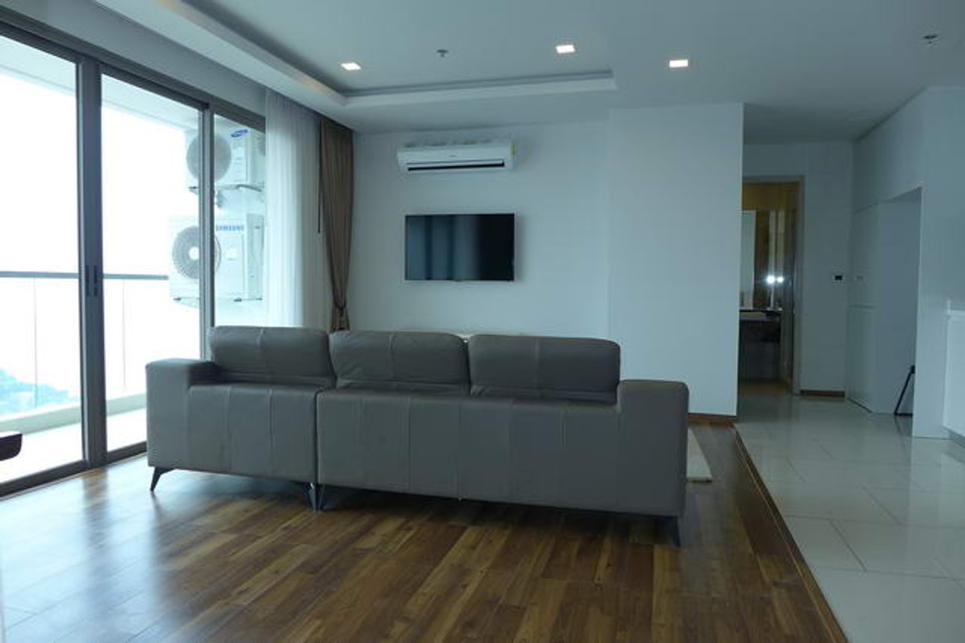 Condominium in Ban Phatthaya Tai, Chonburi 10105611