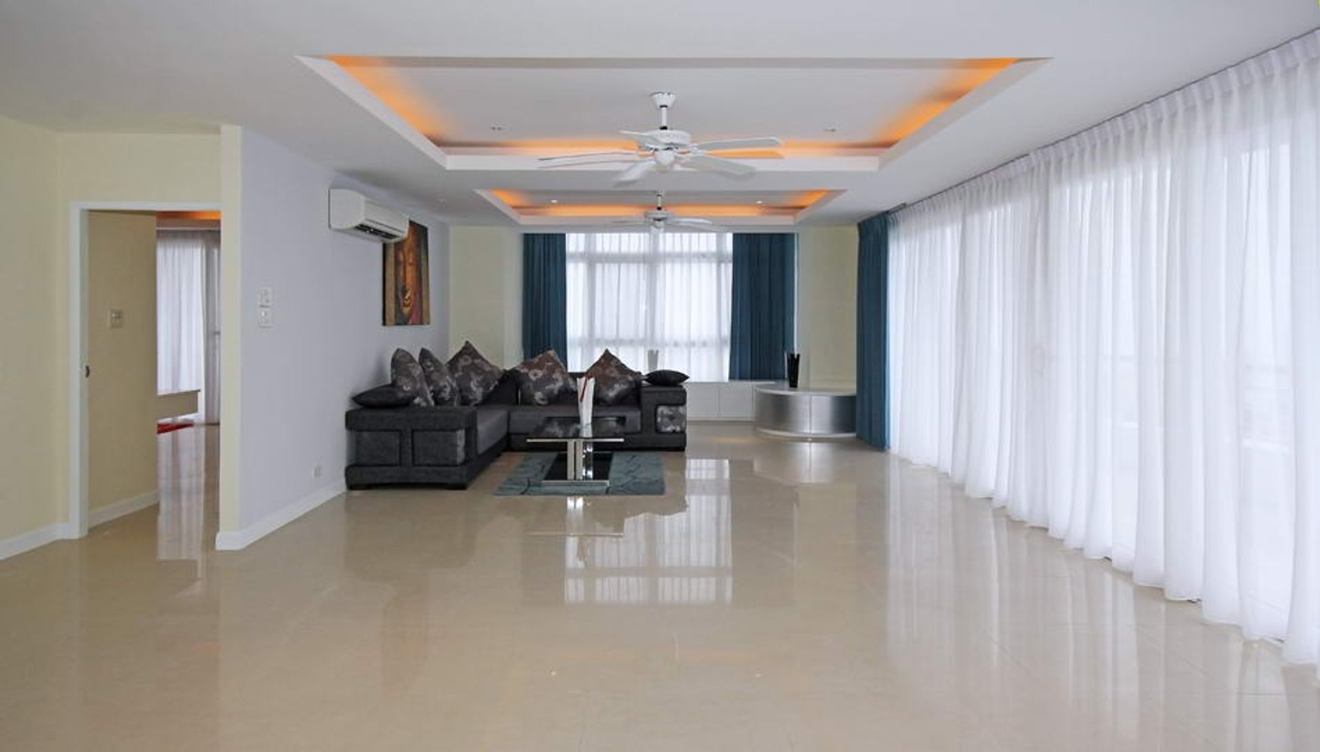 Condominium in Ban Phatthaya Tai, Chon Buri 10105615