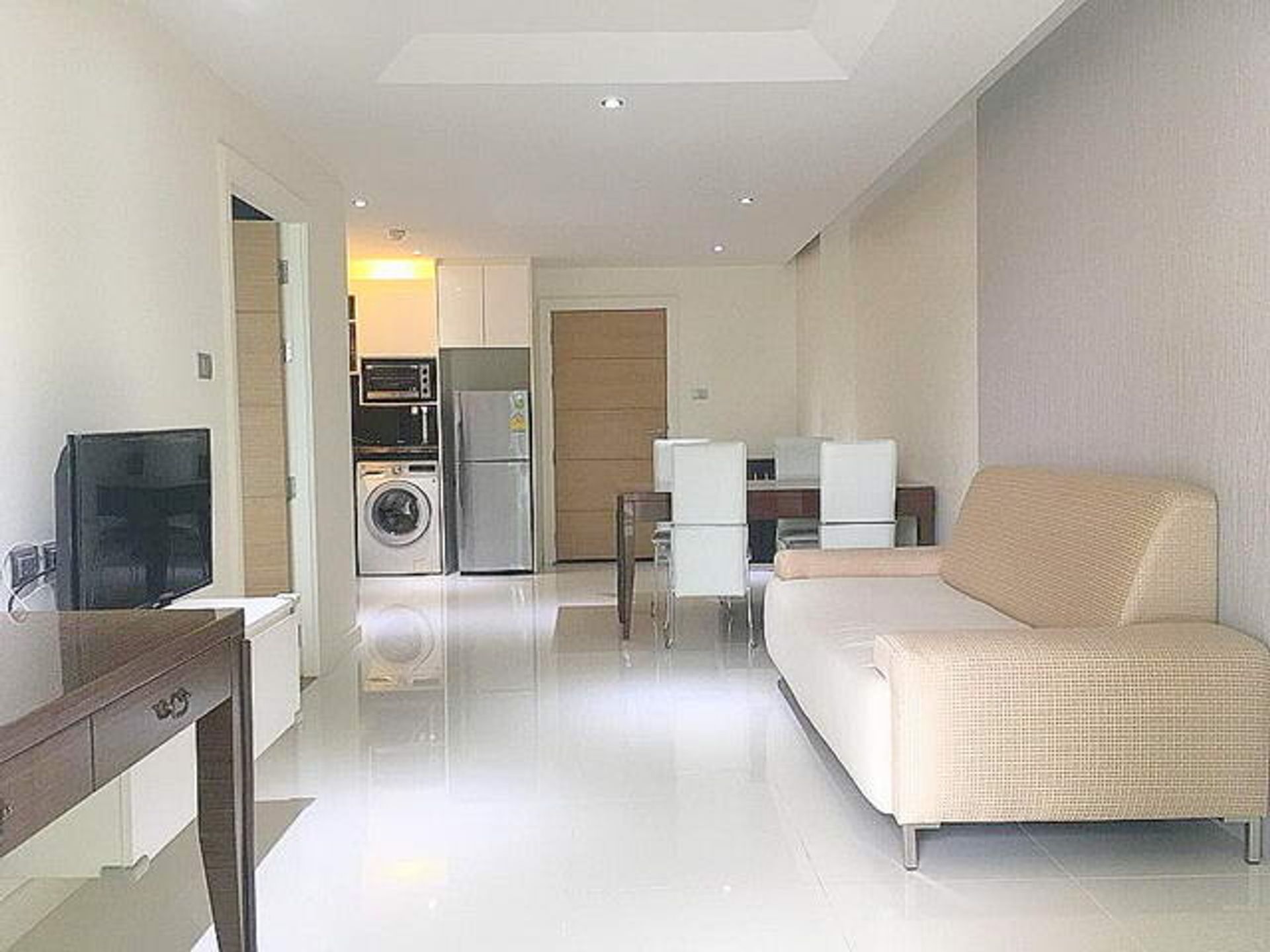 Condominium in Ban Phatthaya Tai, Chon Buri 10105624