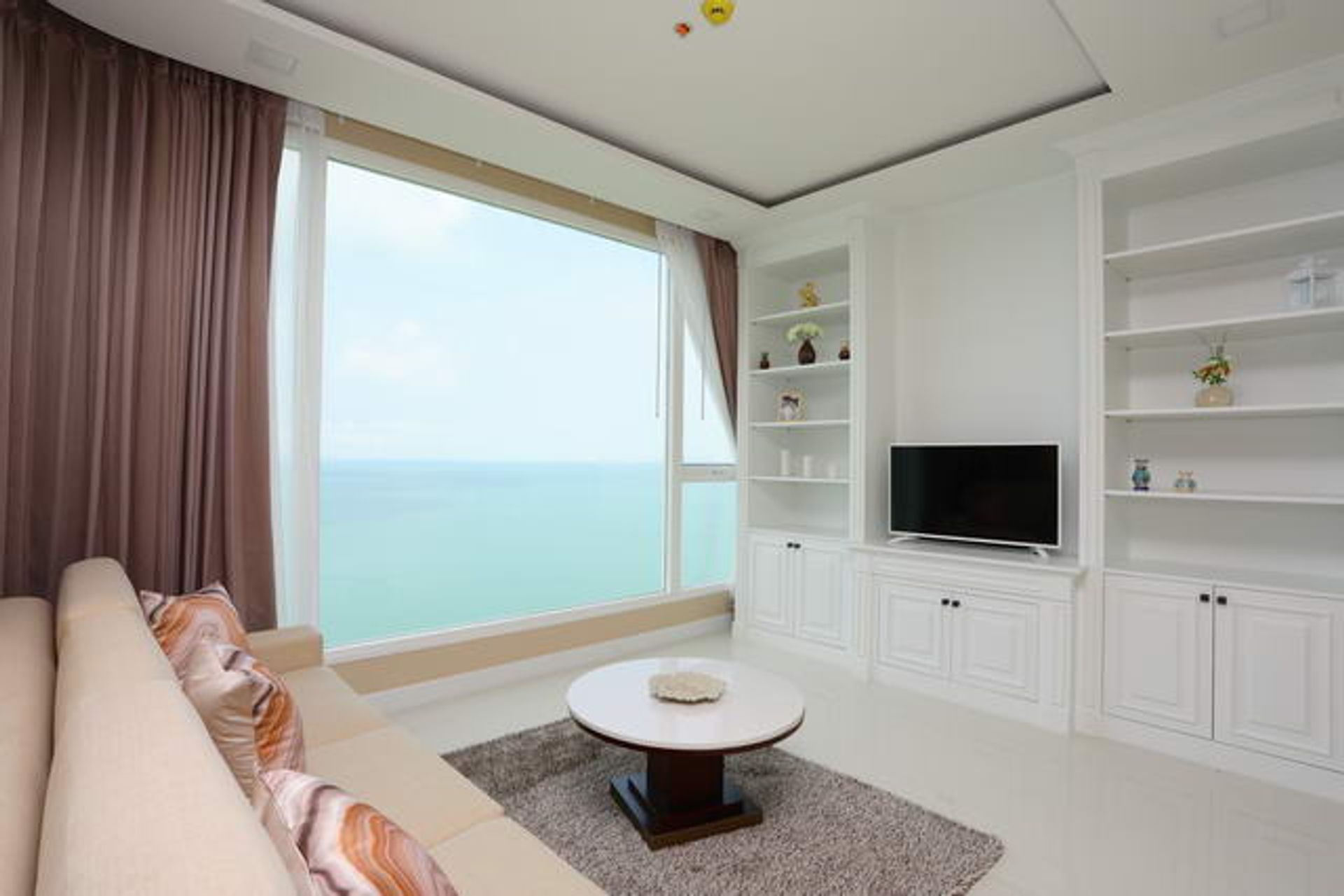 Condominium in Ban Noen Banphot, Chon Buri 10105632