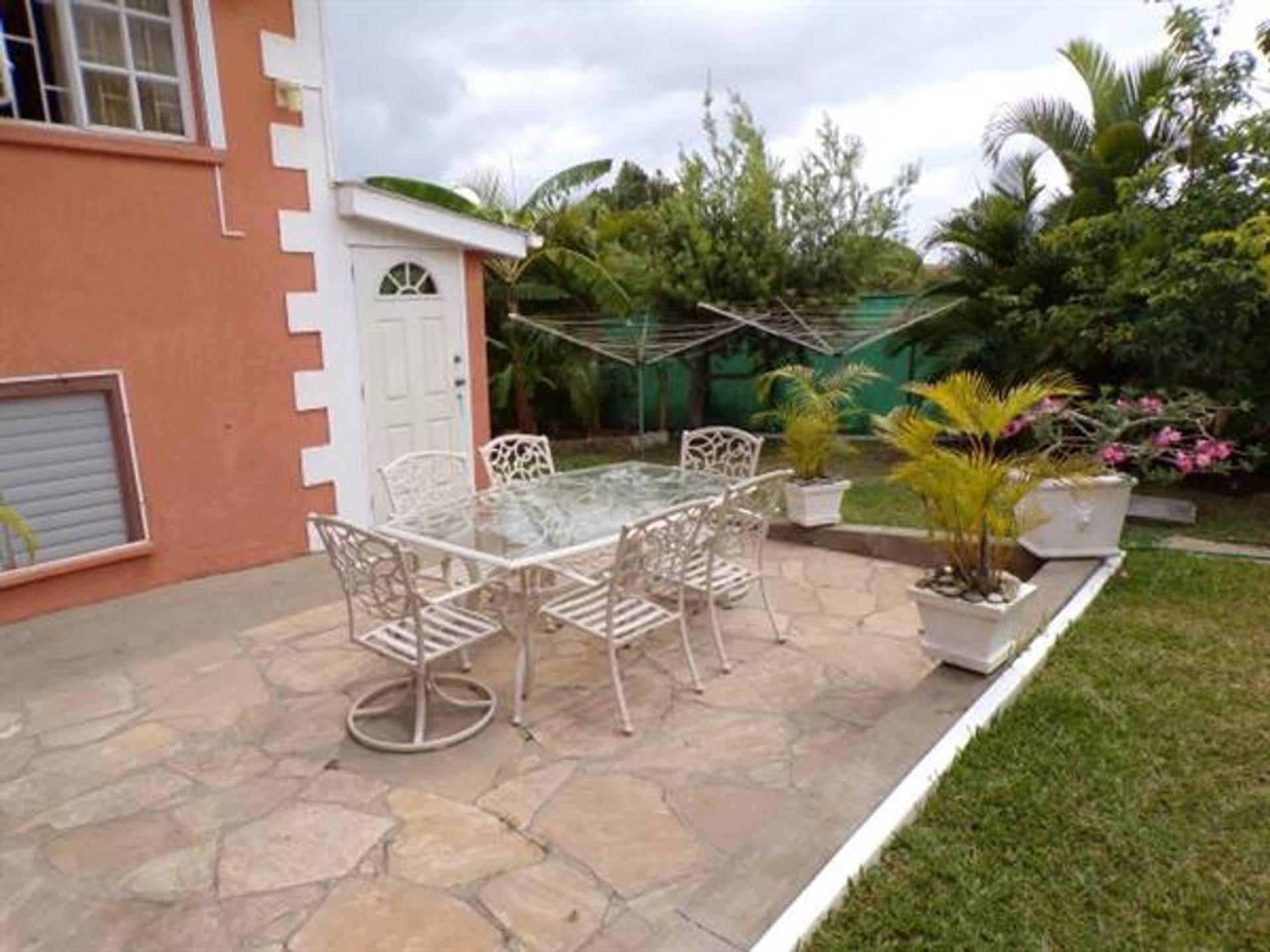 House in Casa de Flores, Saint James 10105975