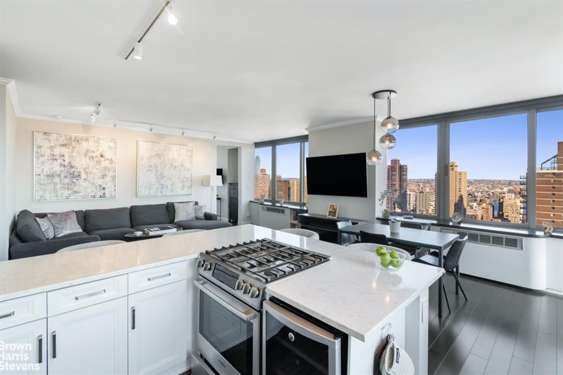 Condominium in Manhattan, New York 10107629