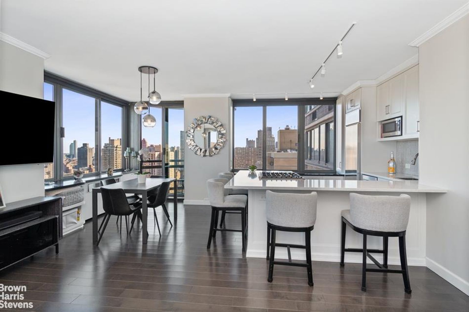 Condominium in Manhattan, New York 10107629