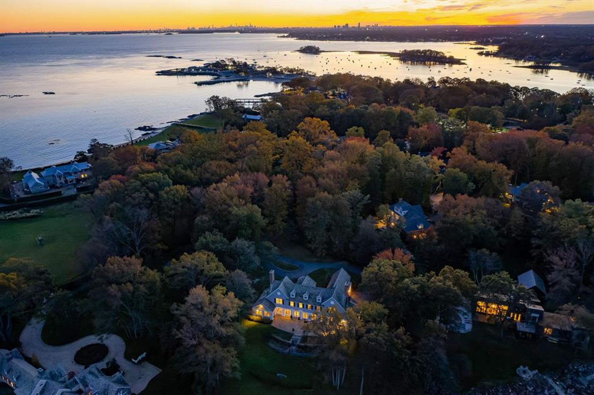 House in Purdys Grove, New York 10107775