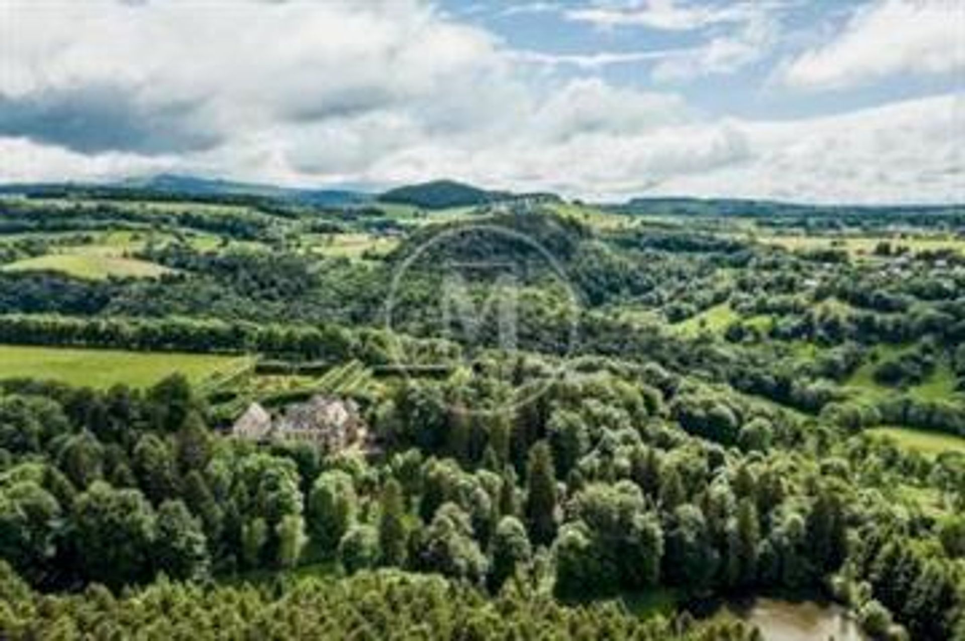 casa en Orcival, Auvernia-Ródano-Alpes 10107998